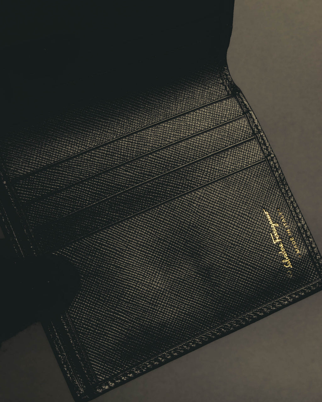 "Salvatore Ferragamo" 80's–00's Classic gancini bifold wallet