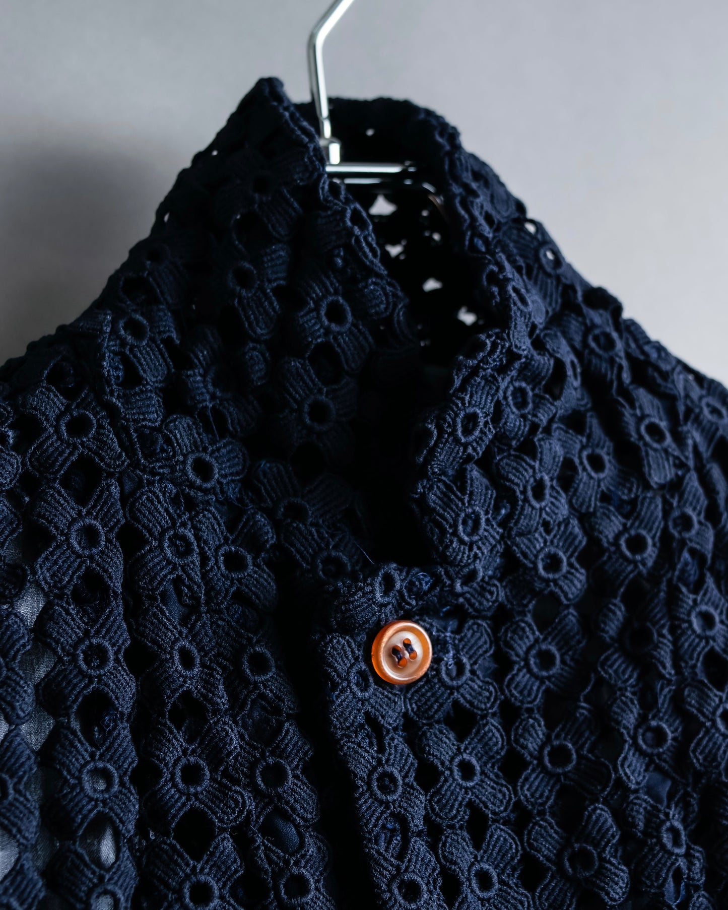 “Comme des Garçons Comme des Garçons ” Wood button thick lace jacket