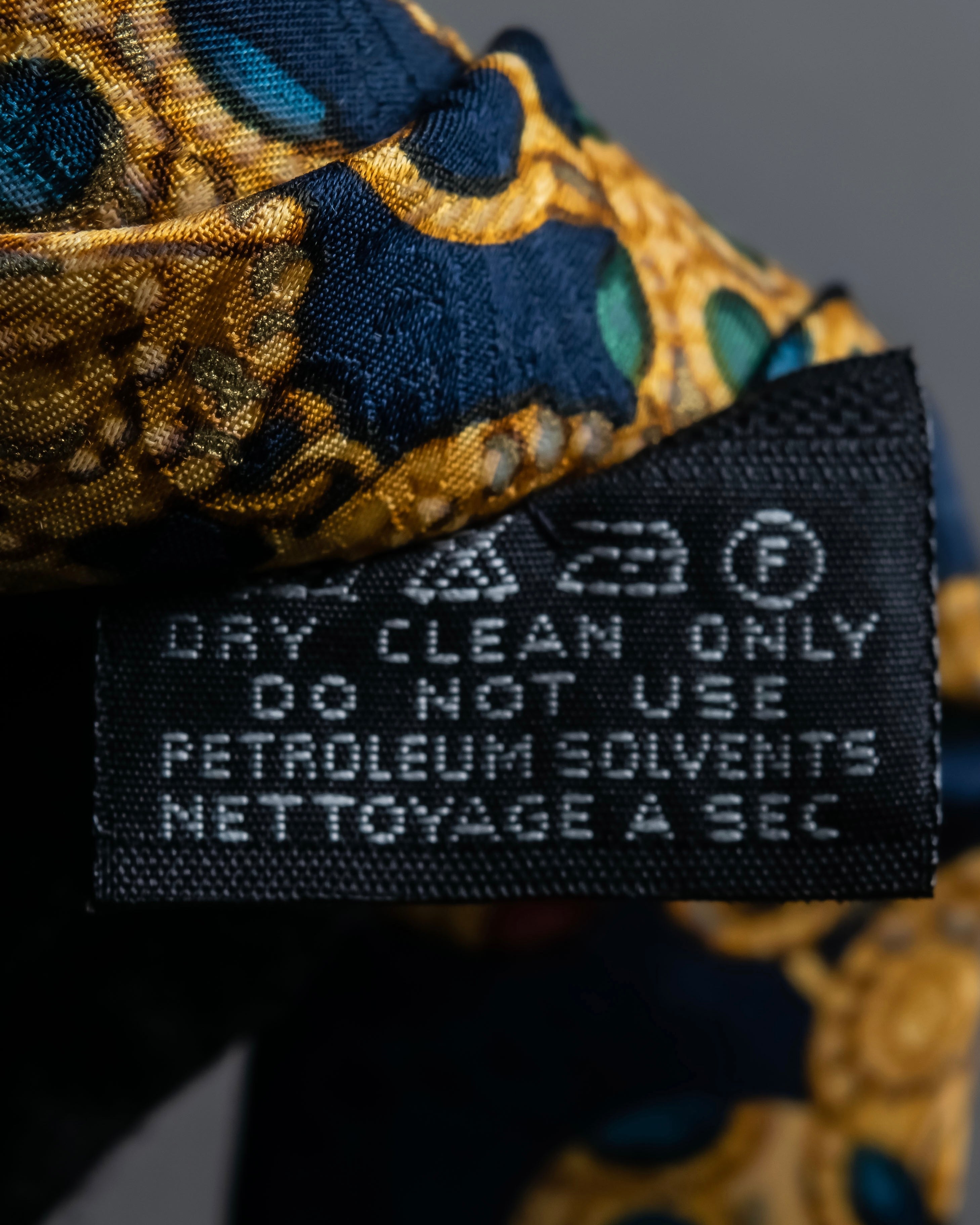 "CHANEL" Jewelry pattern silk necktie