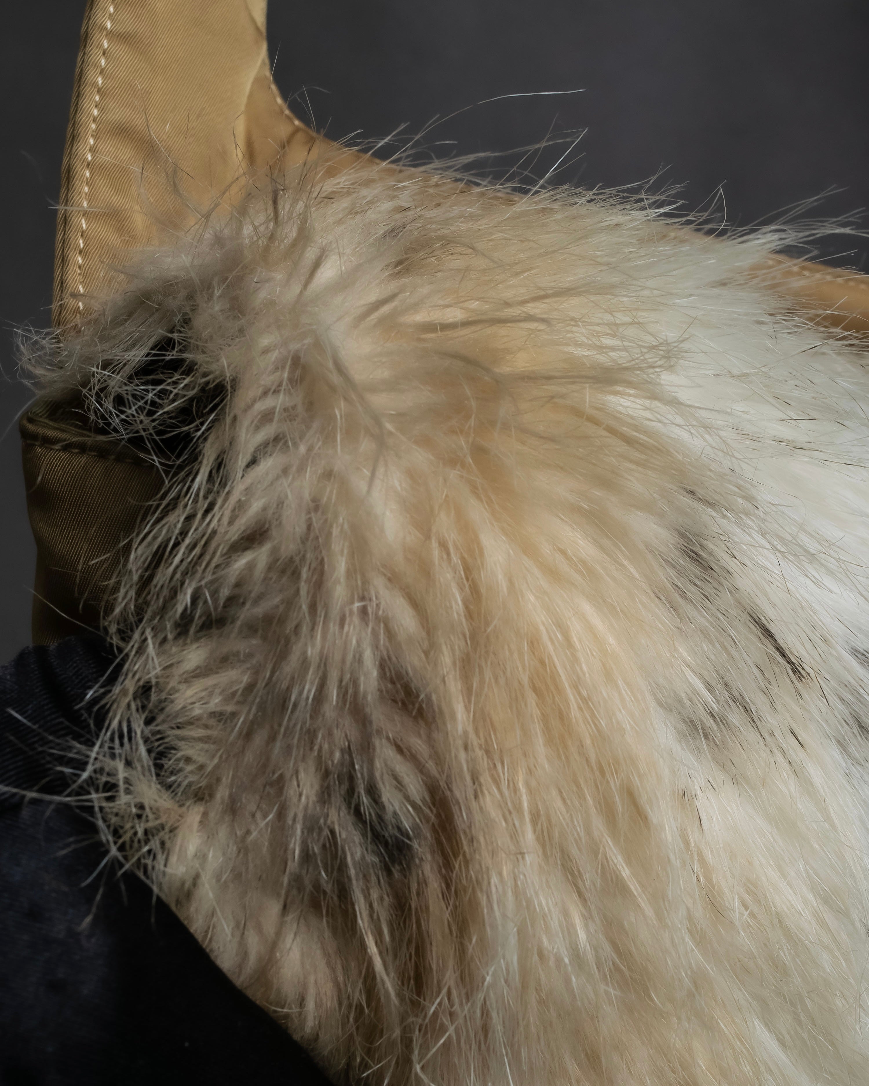 "BURBERRY Black Label" Fur＆nylon reversible design shoulder bag