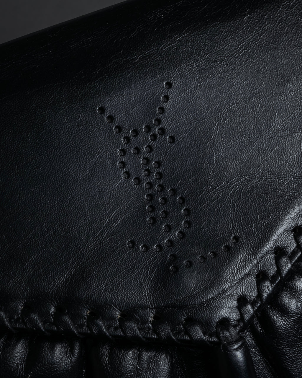 "YVES SAINT LAURENT" 80's-90's Logo engraved tassel detail bag