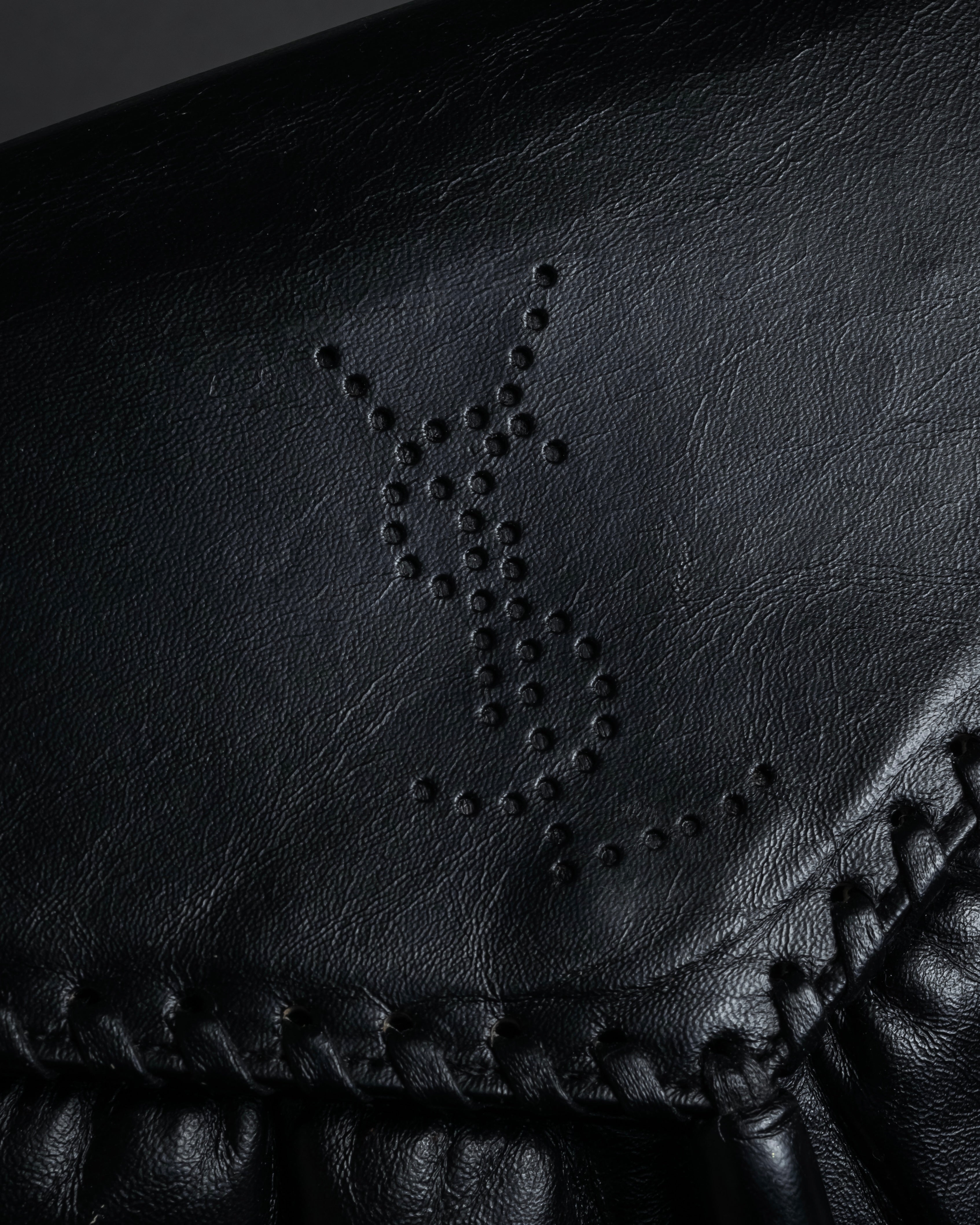 "YVES SAINT LAURENT" 80's-90's Logo engraved tassel detail bag