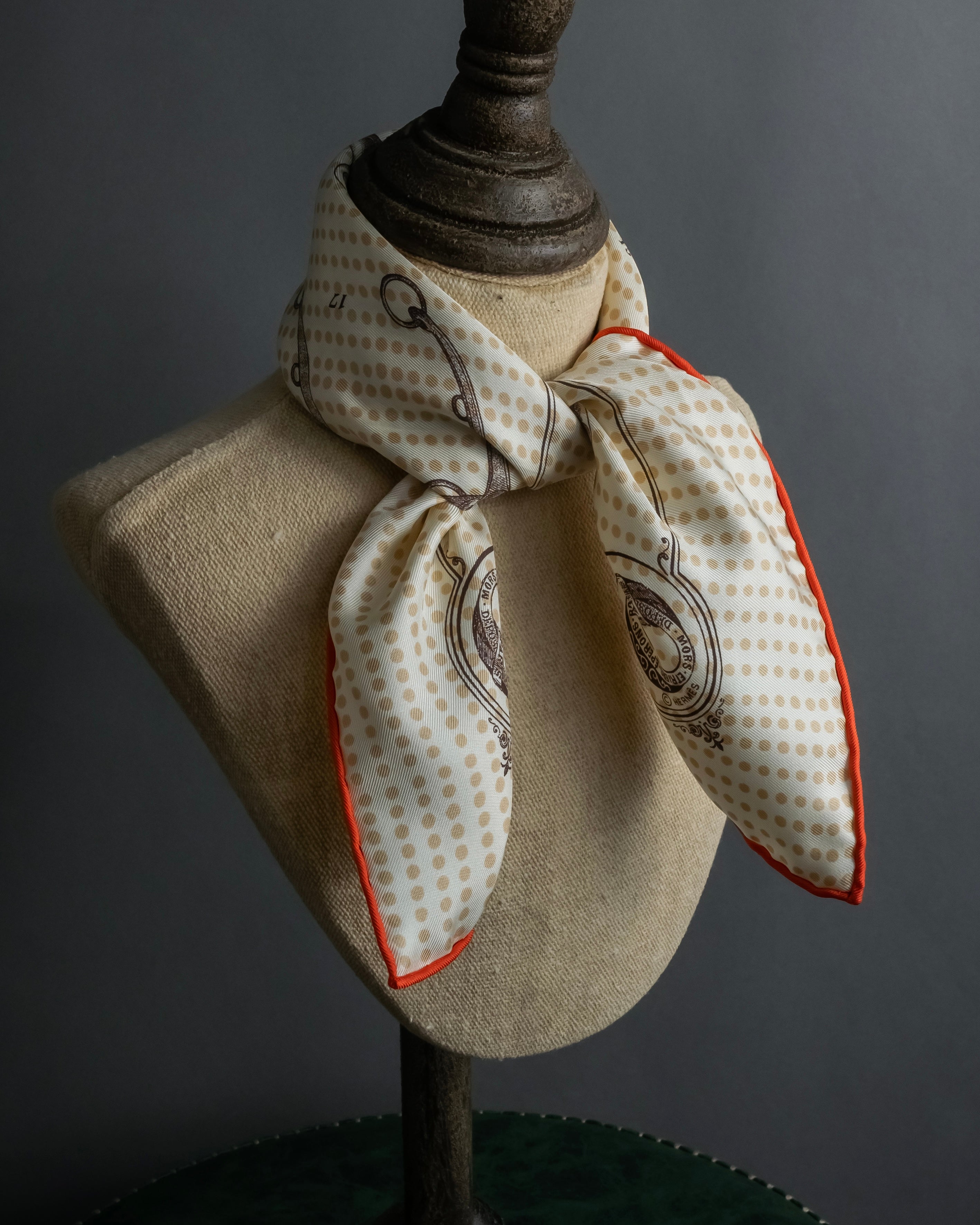 "HERMES" Carré 45 Gavroche MORS DE SELLE scarf