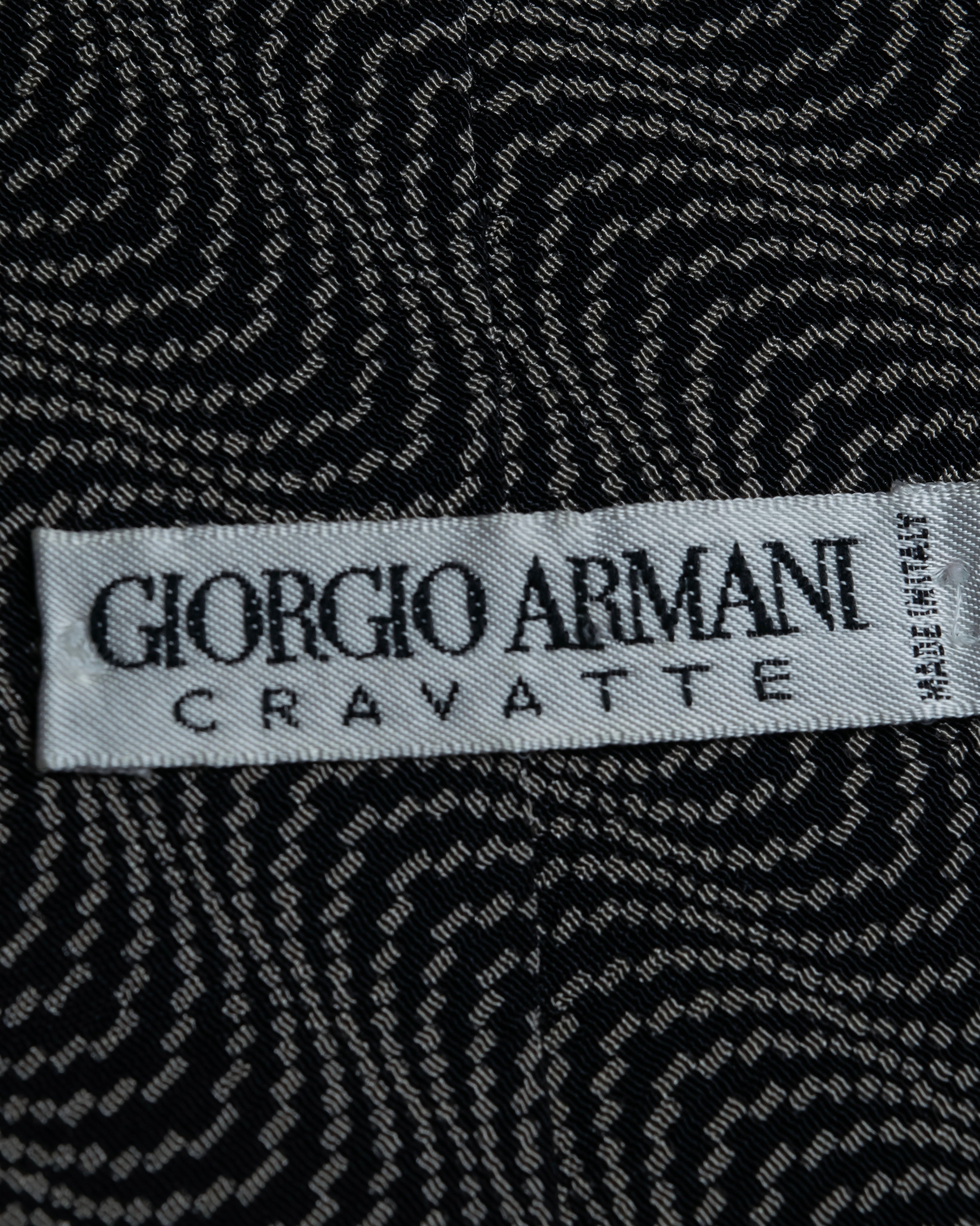 "GIORGIO ARMANI" Finely swaying wave pattern necktie