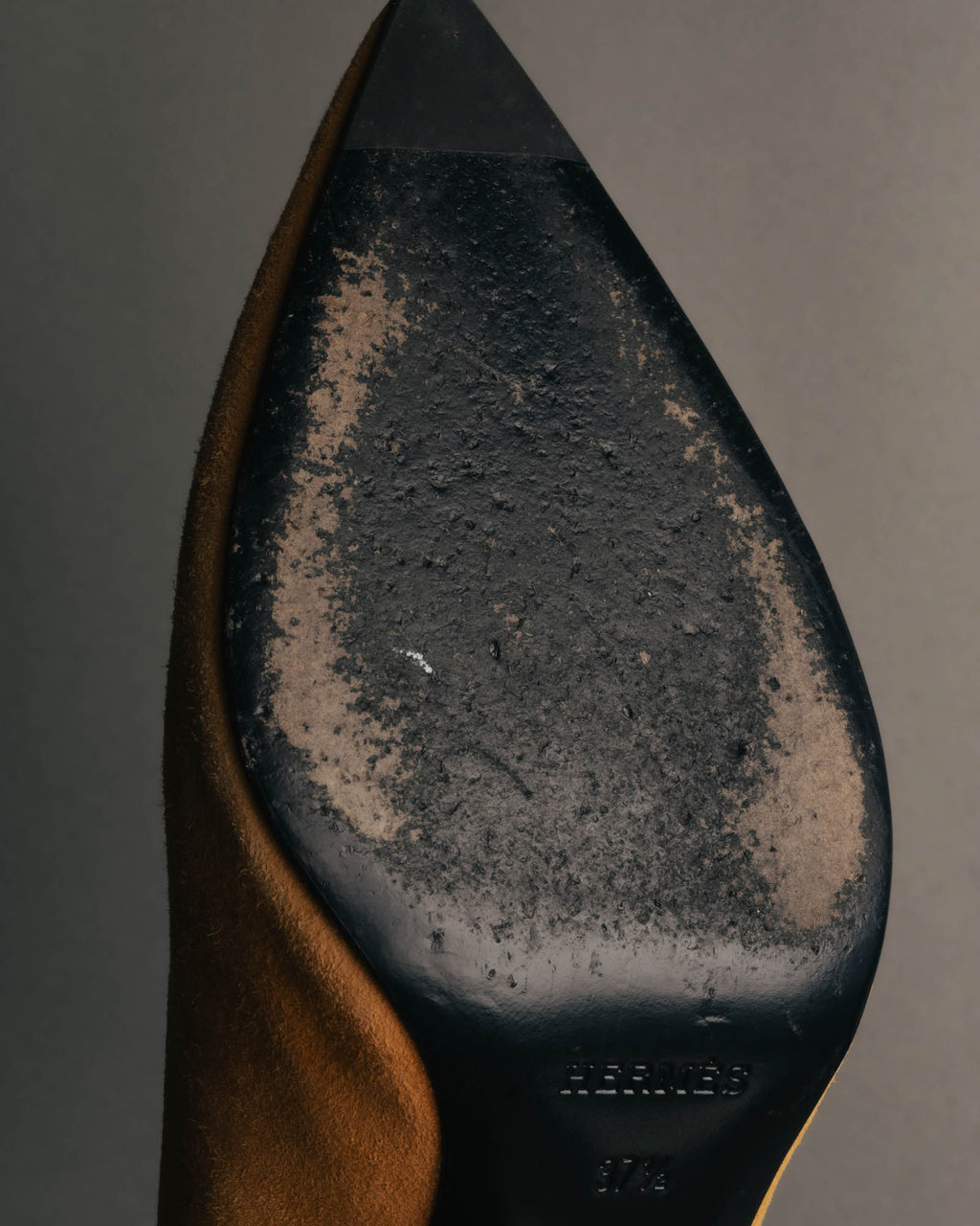 "Hermès" 90's-00's Sculptural suede pointed-toe pumps