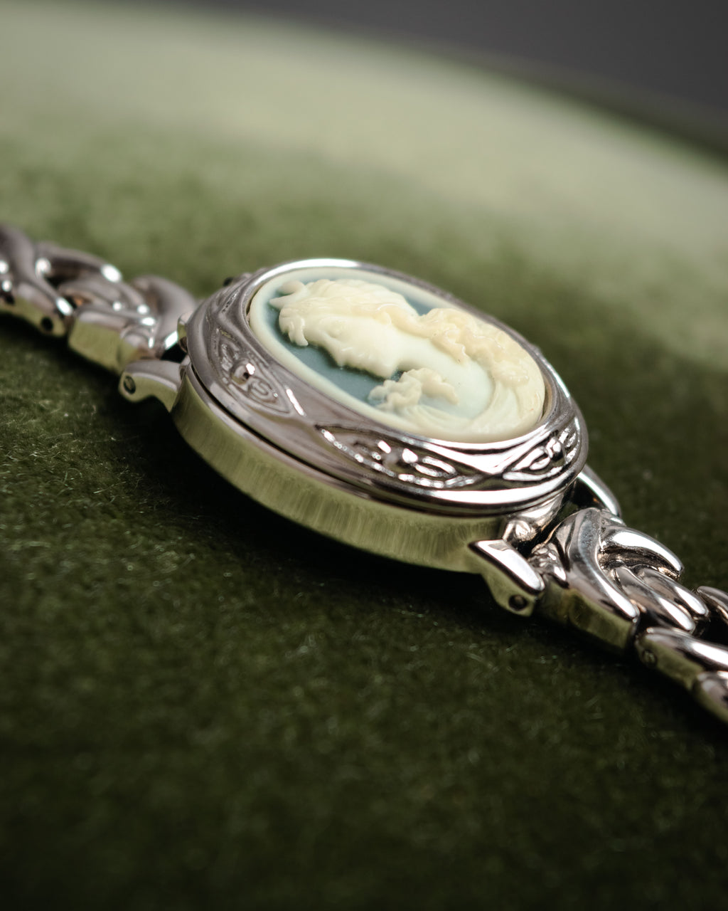 “Valentino Michelle” 1990-2005 Cameo secret bracelet watch