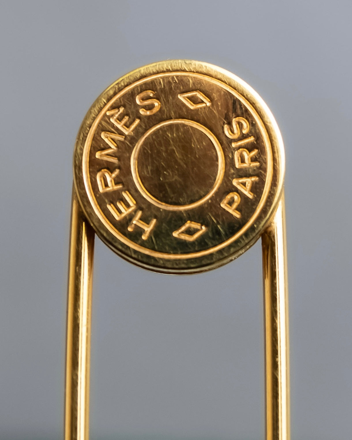 "HERMES" Metal gold logo engraving pin