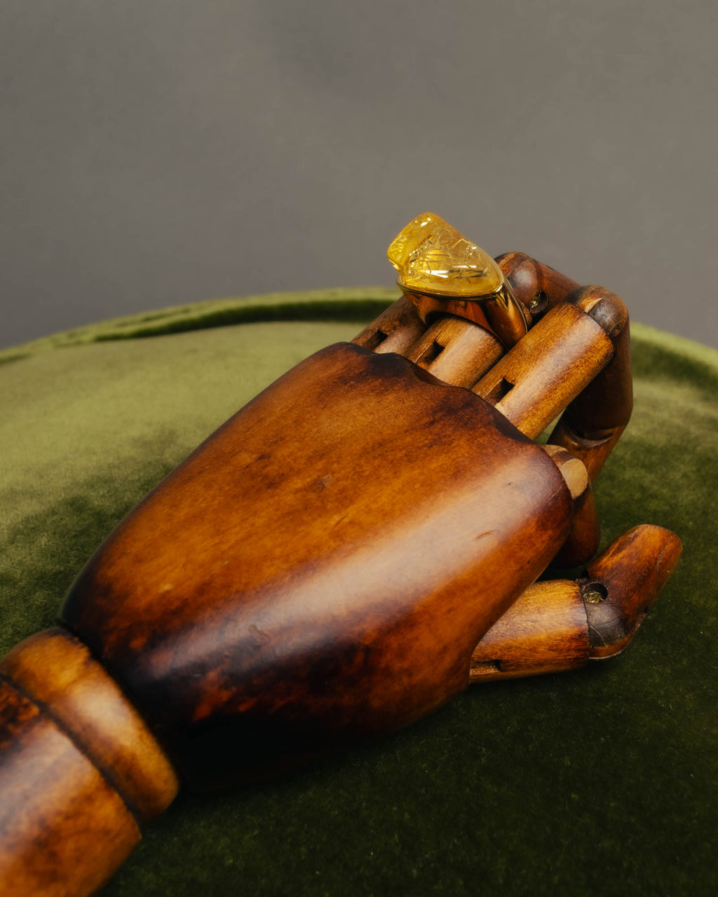 "Chloé" 2010's Amber resin statement ring