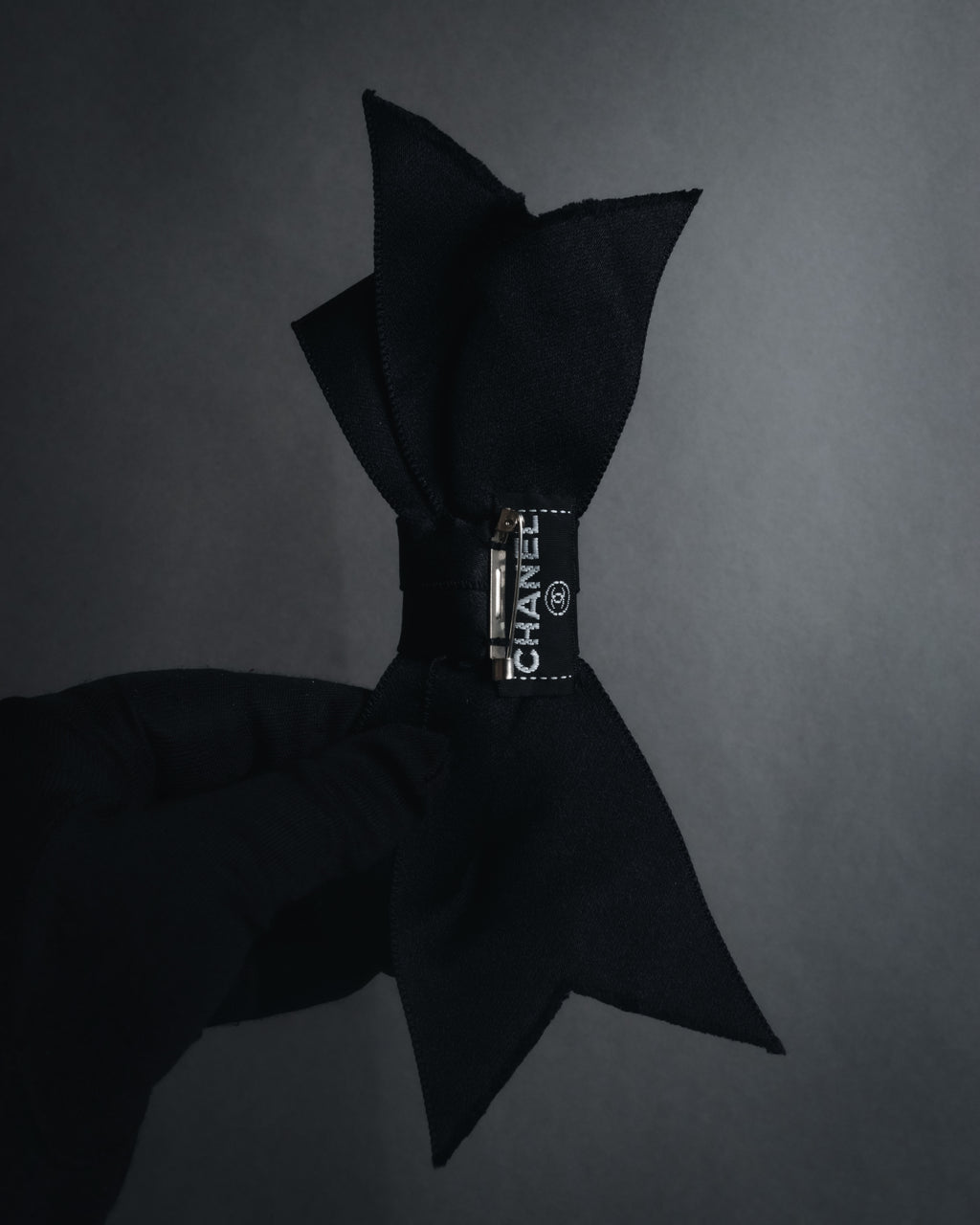"CHANEL" 90’s black satin and grosgrain ribbon brooch