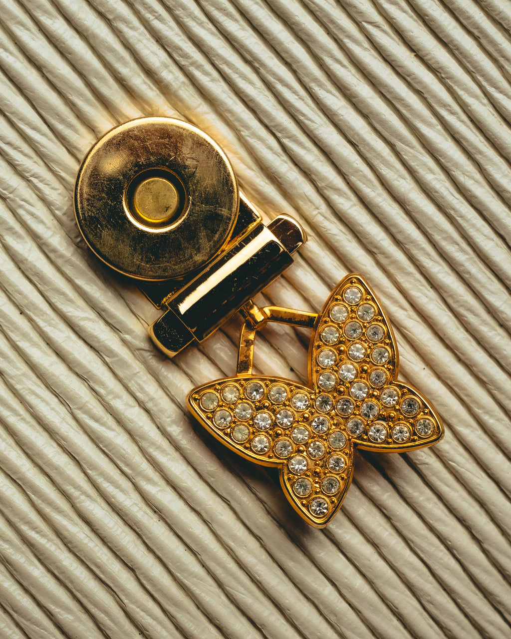 "HANAE MORI" 80's-90's Pleated butterfly clasp handbag