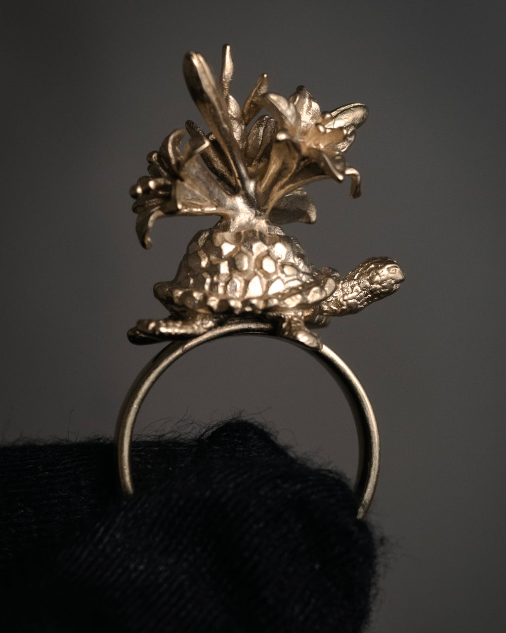 “DIOR” 2010’s sculptural turtle floral motif ring