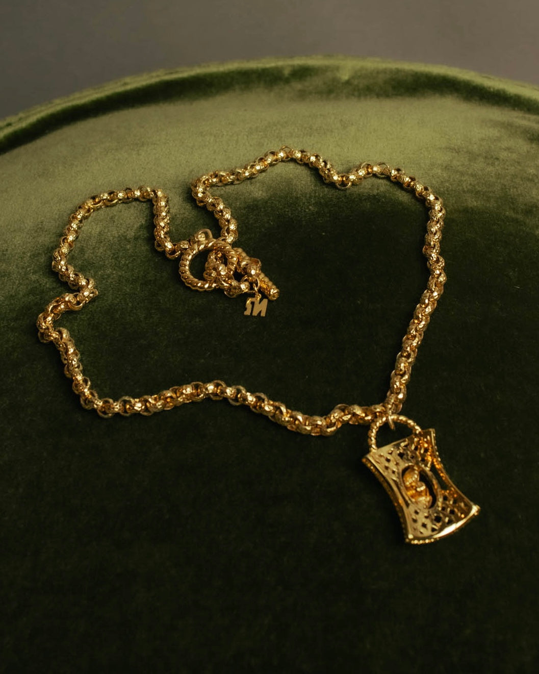 “NINA RICCI” Late 80’s-90’s gold tone openwork pendant necklace