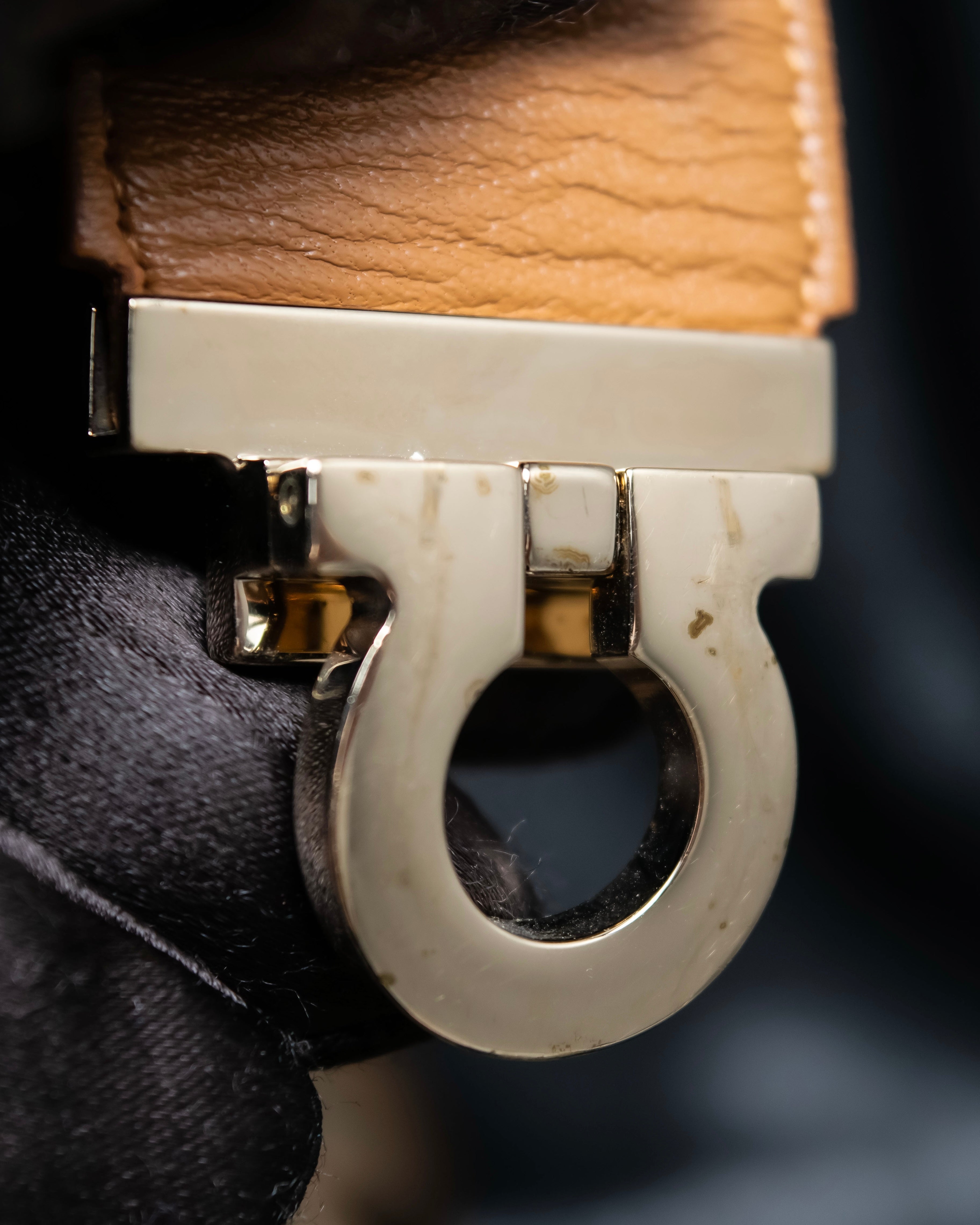 "Ferragamo" Gancini motif leather bangle