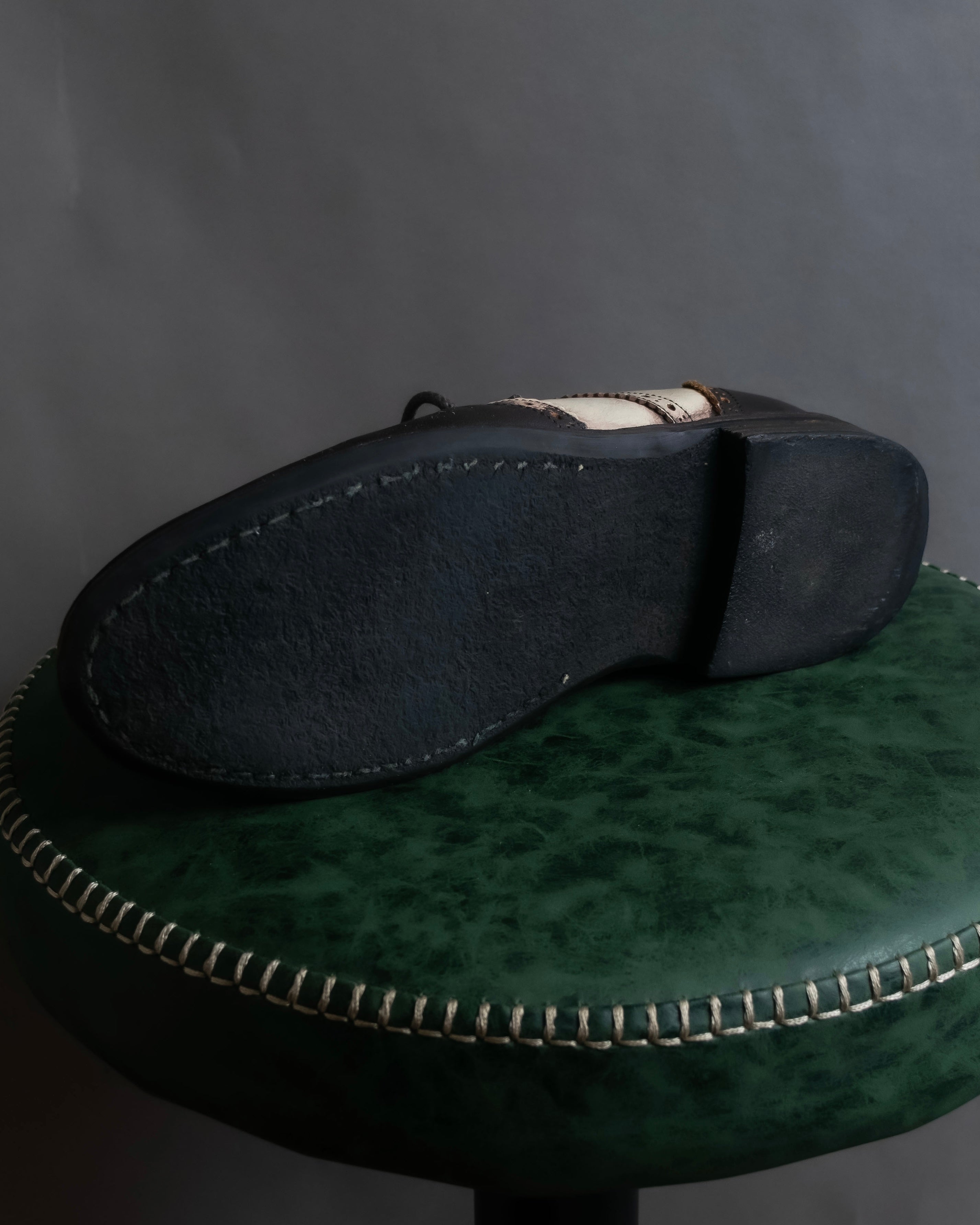 "ISSEY MIYAKE" Fade color wingtip leather shoes