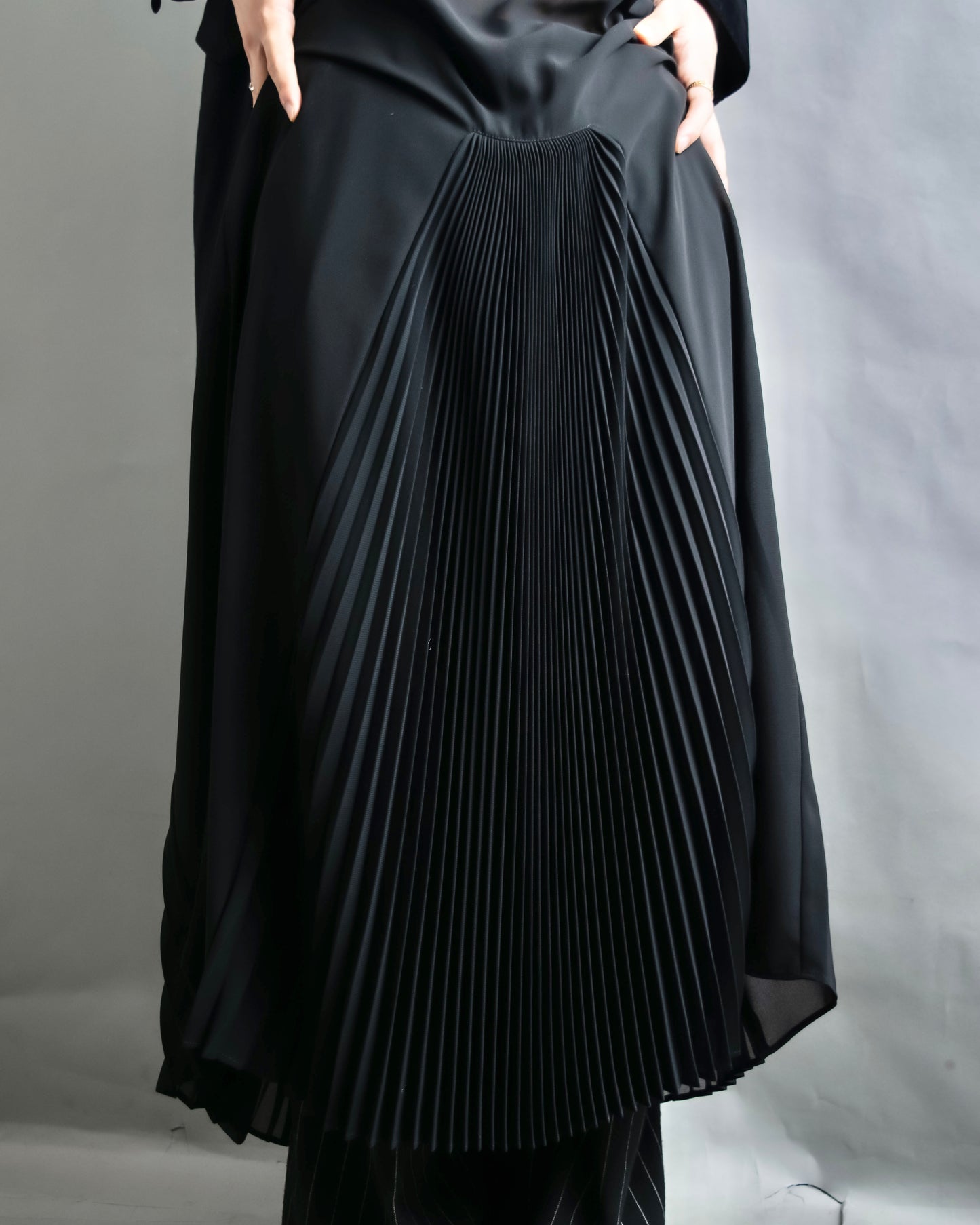 "LUIVALTA" Double breasted long dress and pleated skirt two piece