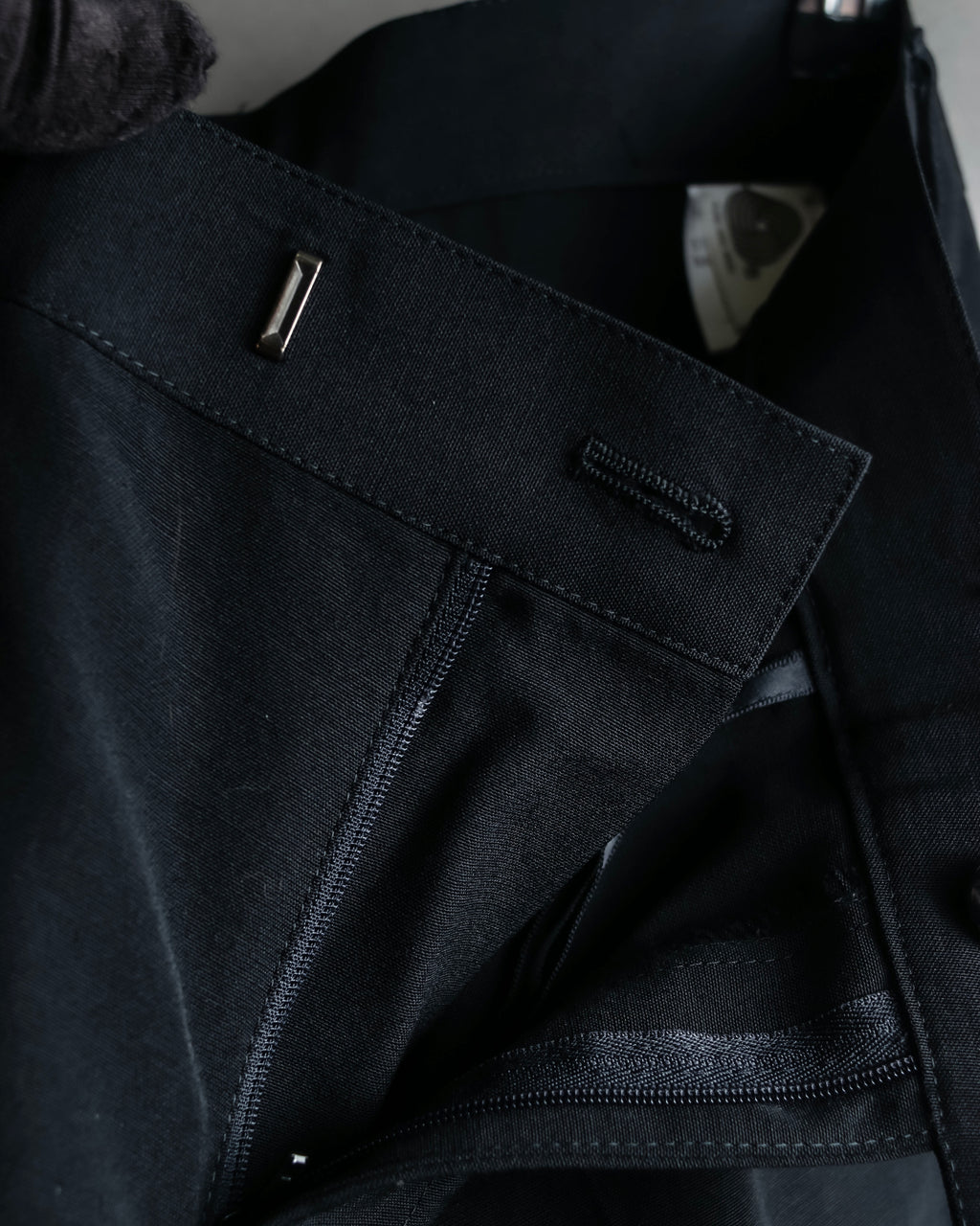 "JEAN PAUL GAULTIER FEMME"
 High-waisted straight draping slacks