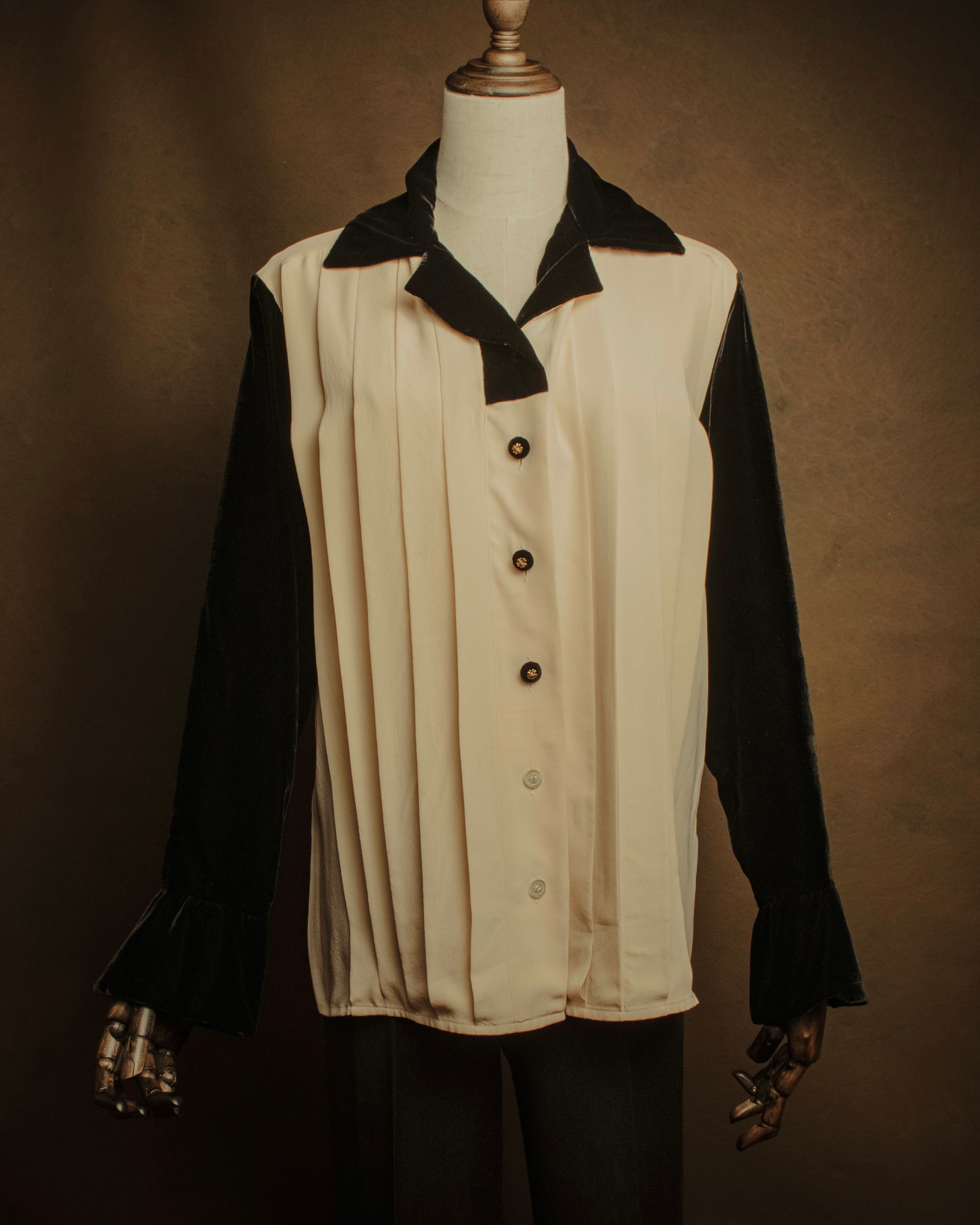 –SPECIAL– “CHANEL” 80’s-90’s pleated silk velvet trim blouse