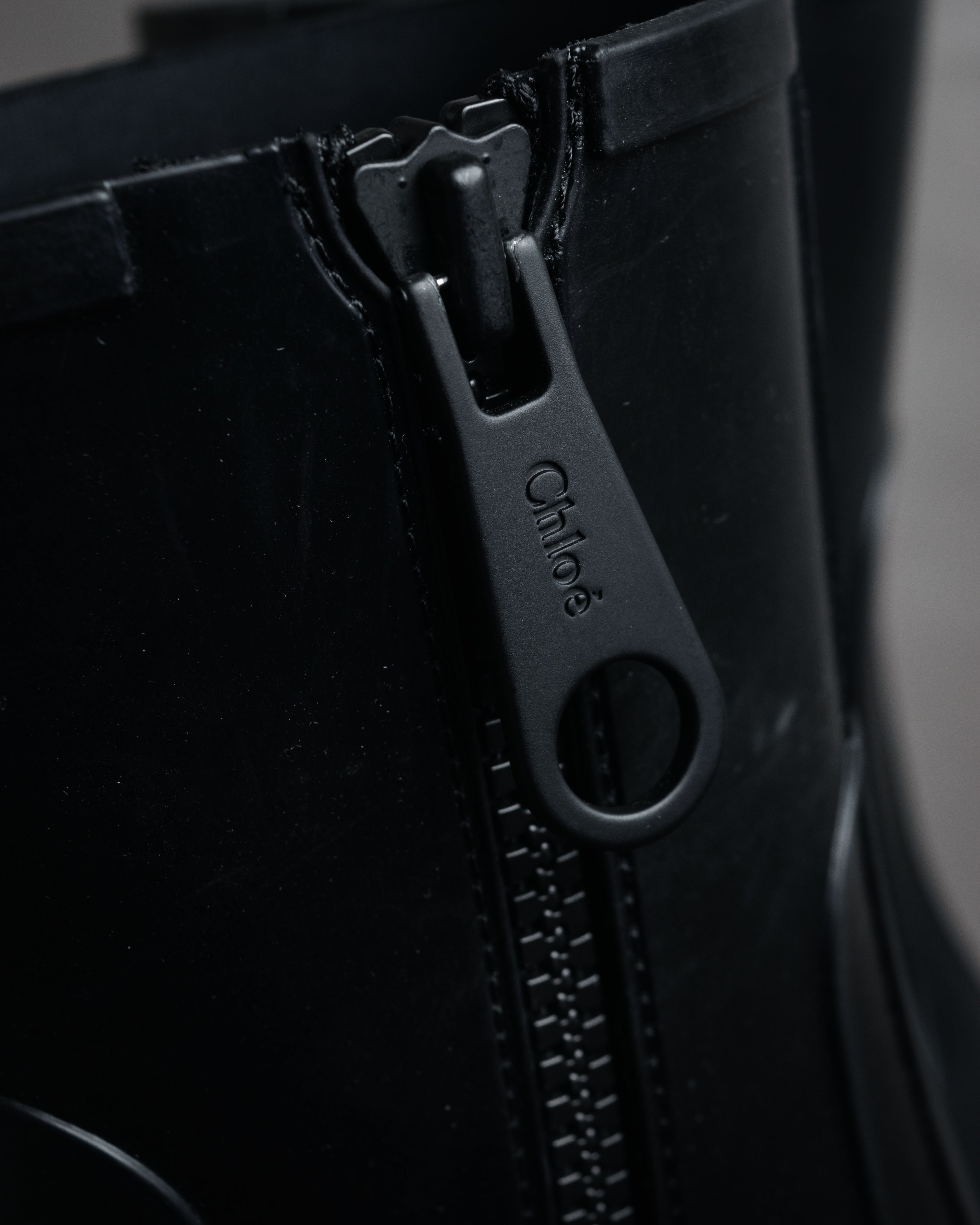 “Chloé” 2020’s Sculptural shark sole rain boots