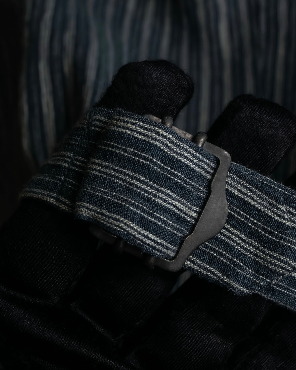 "ISSEY MIYAKE MEN" Random stripe pattern V-neck vest