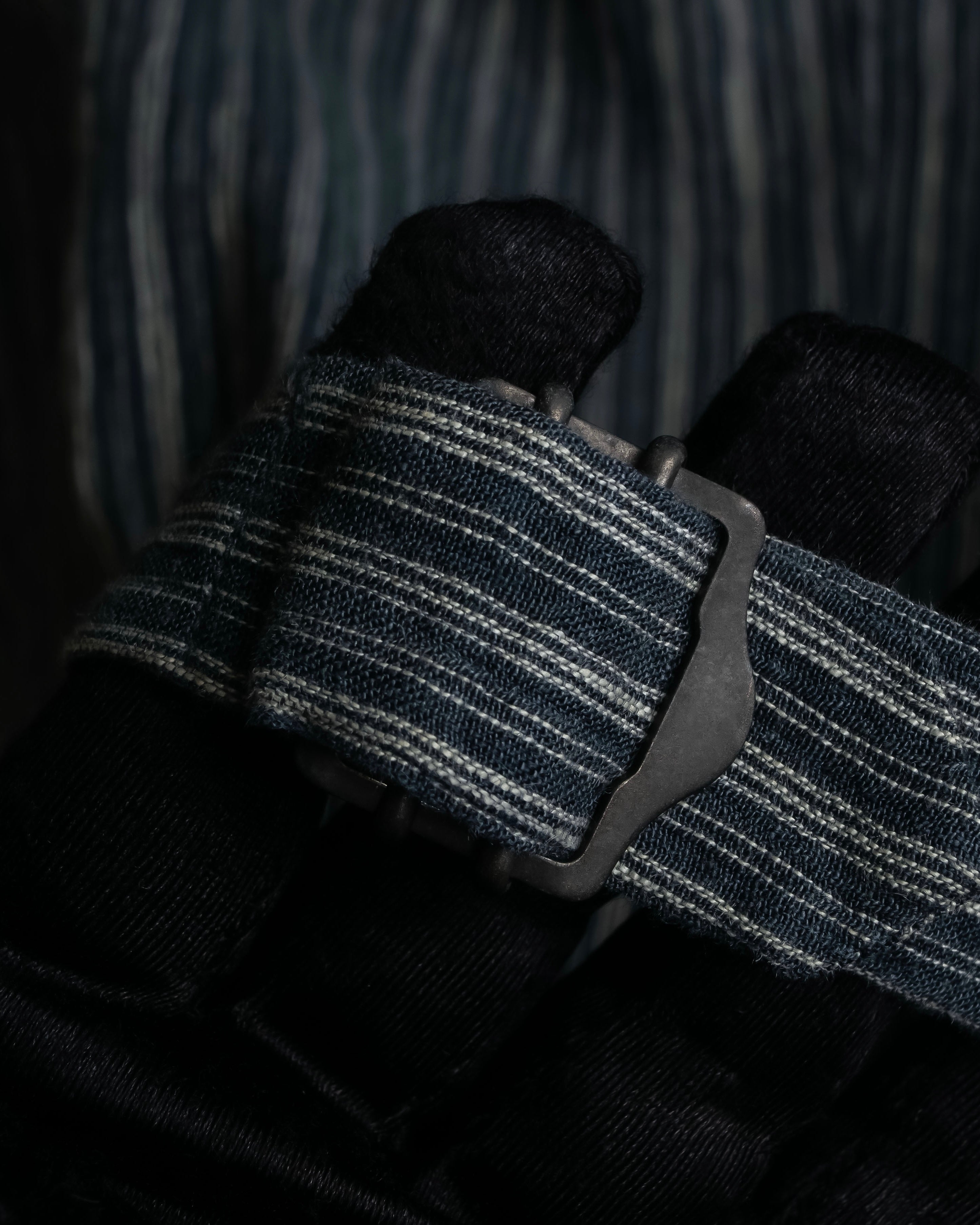 "ISSEY MIYAKE MEN" Random stripe pattern V-neck vest