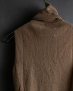 "MAISON MARGIELA" Beige color turtleneck sleeveless wool knit