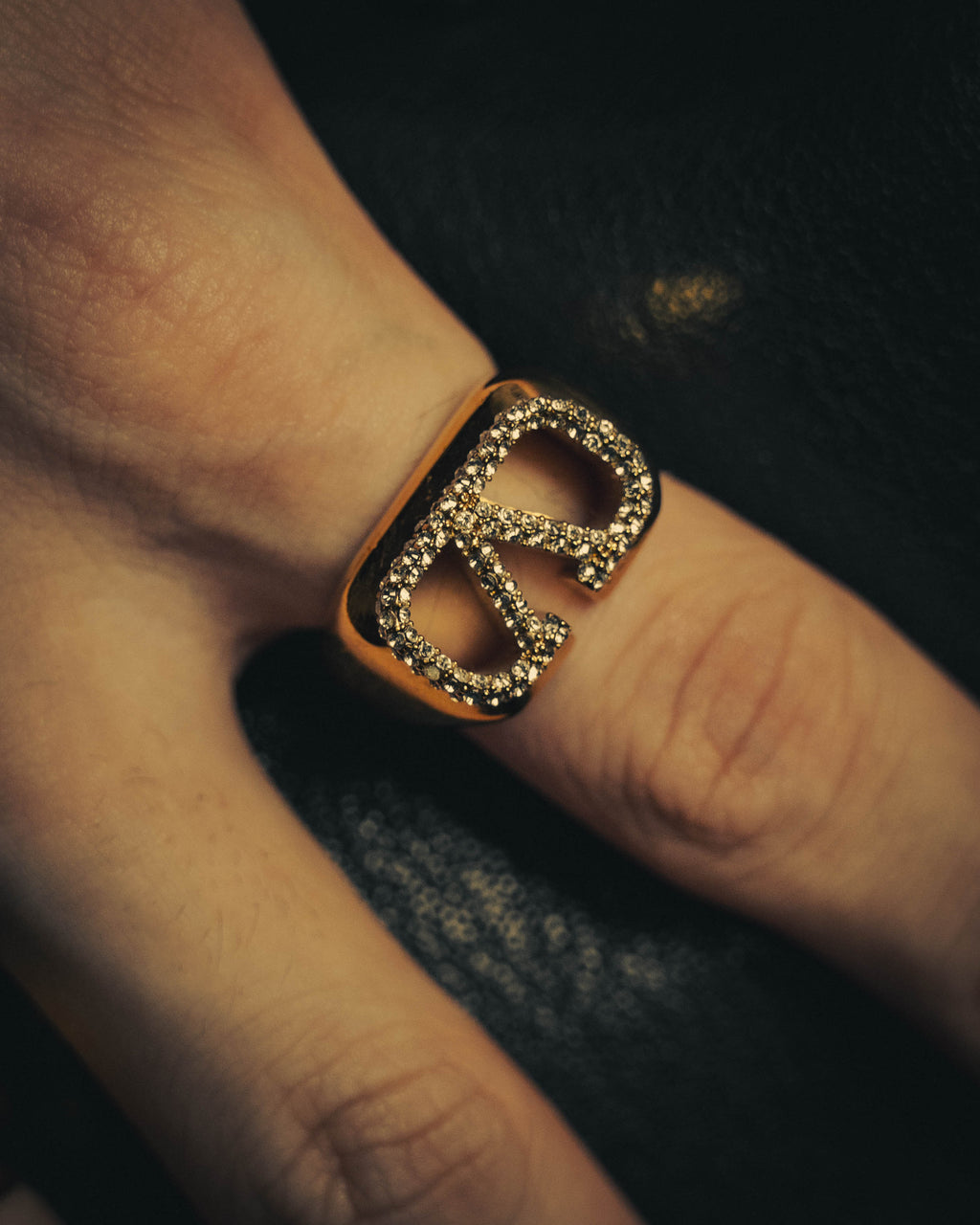 –SPECIAL– "Valentino Garavani" 20's Swarovski crystal embellished statement ring