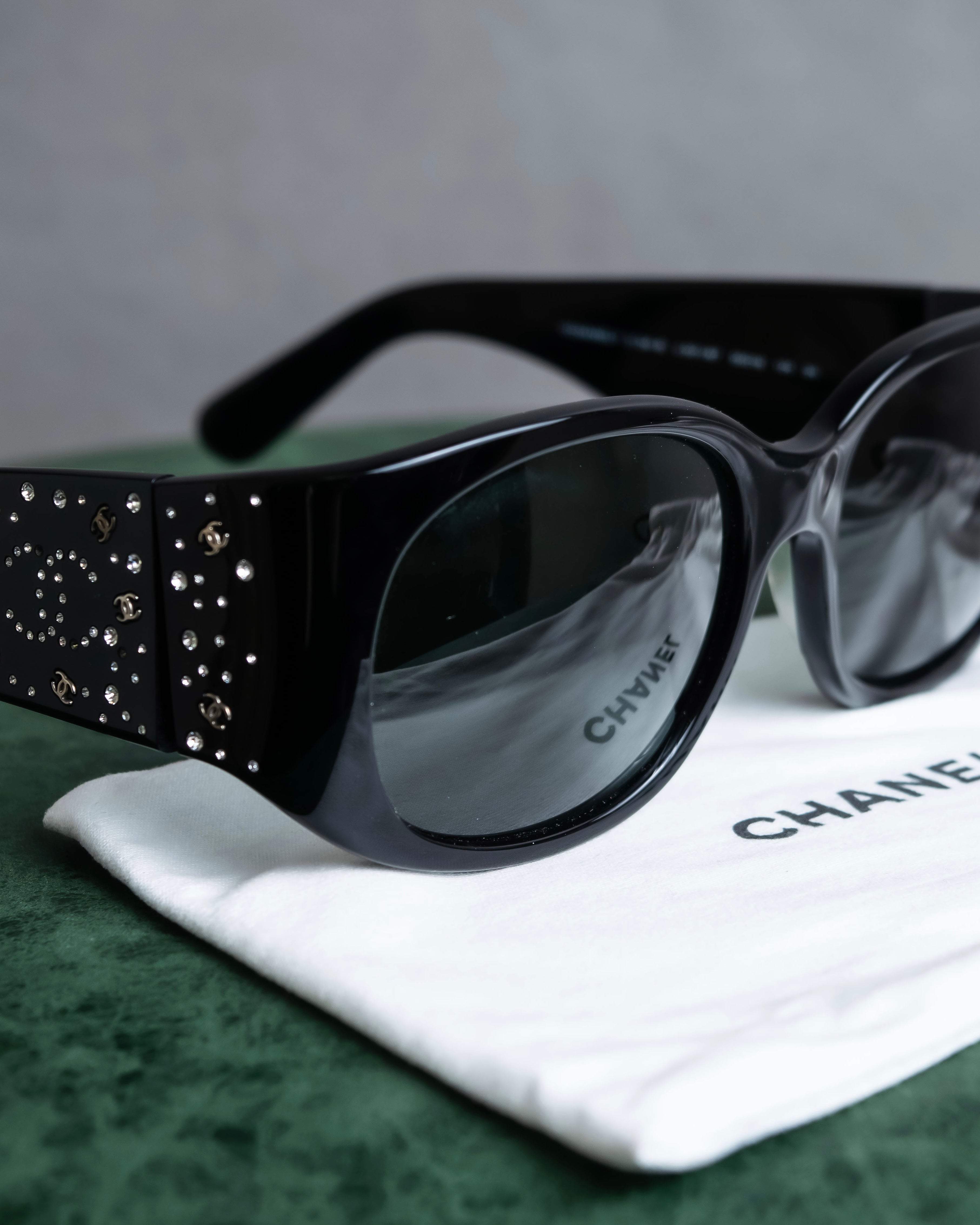 "CHANEL" Rhinestone &amp; Coco mark engraved black lens sunglasses