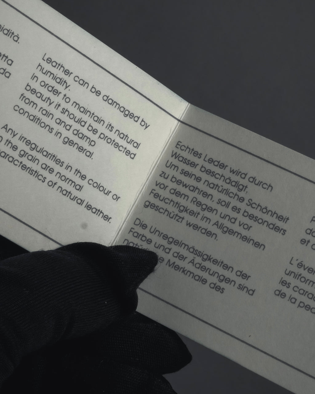 "Salvatore Ferragamo" 90’s Jewelry gold chain design leather bag