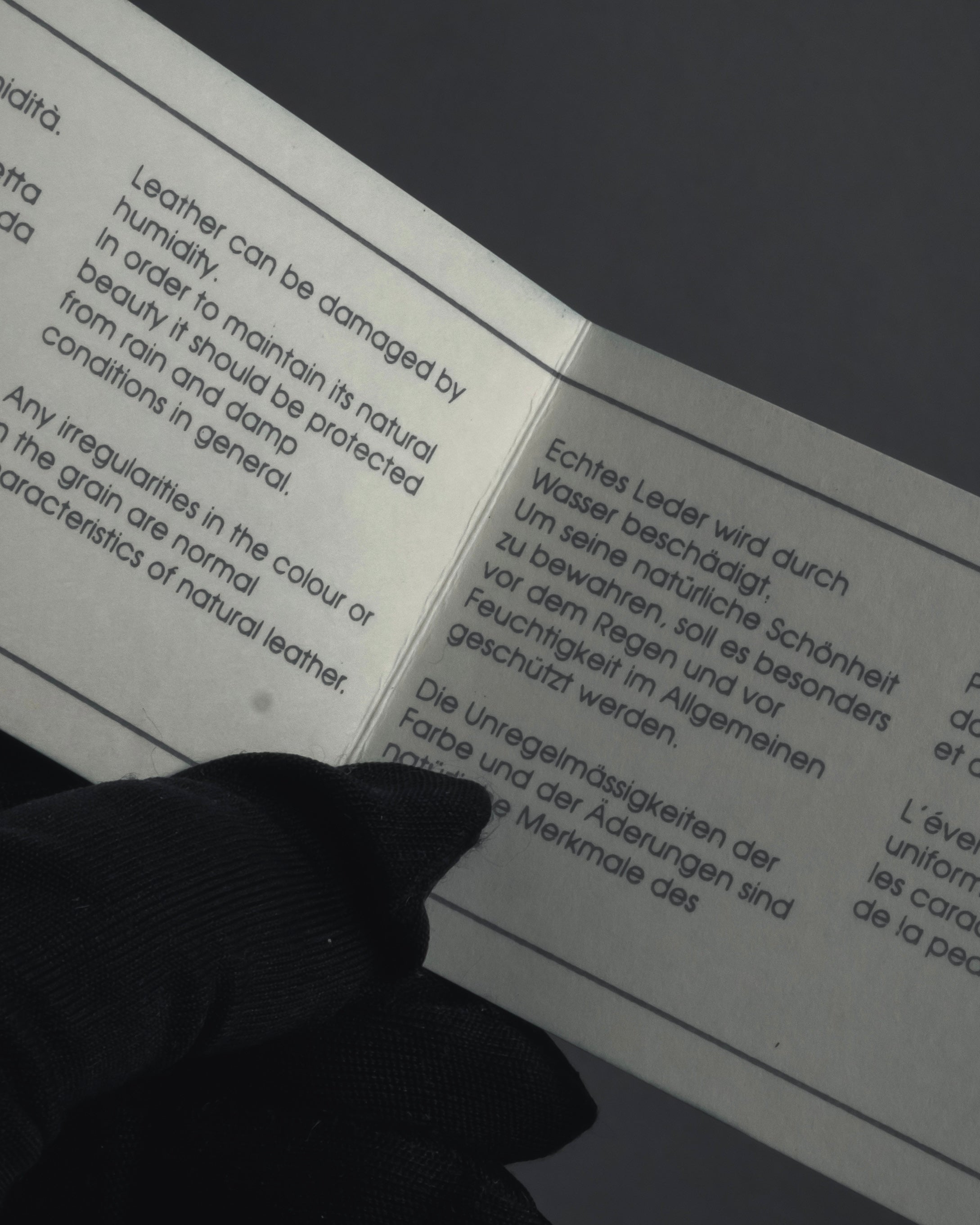 "Salvatore Ferragamo" 90’s Jewelry gold chain design leather bag