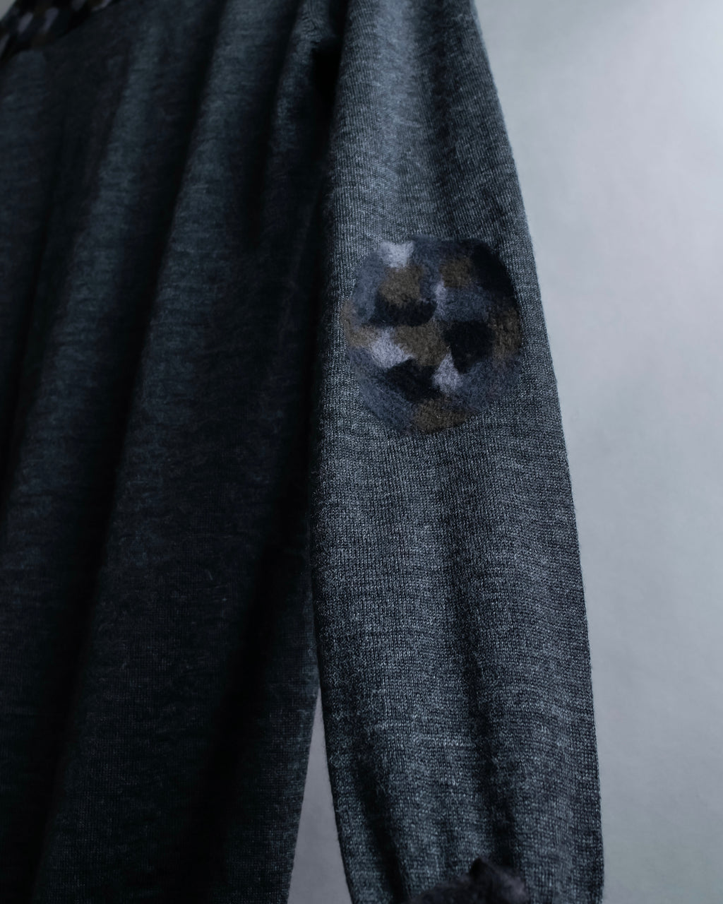 "PRADA" Camouflage pattern V-neck knit