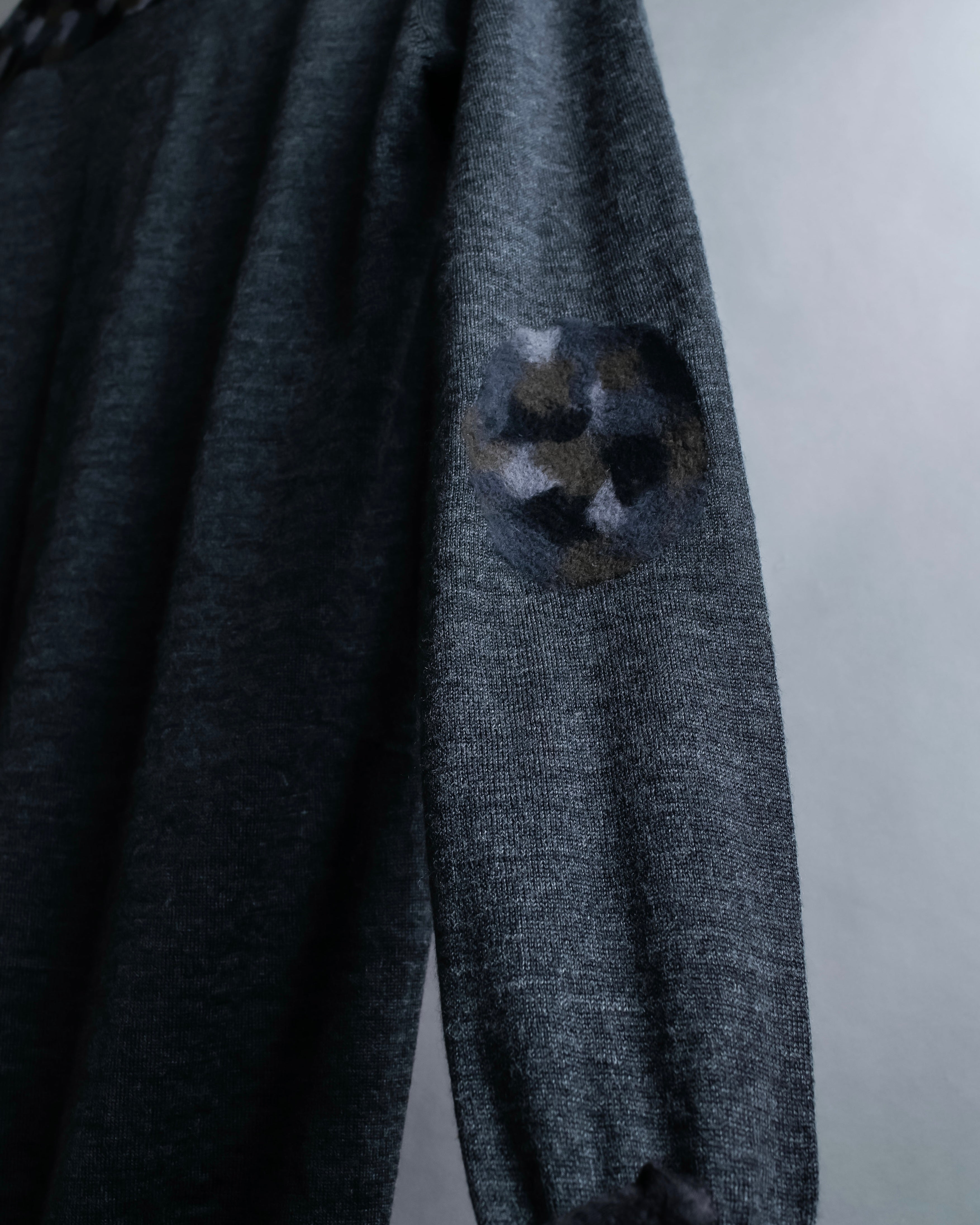 "PRADA" Camouflage pattern V-neck knit