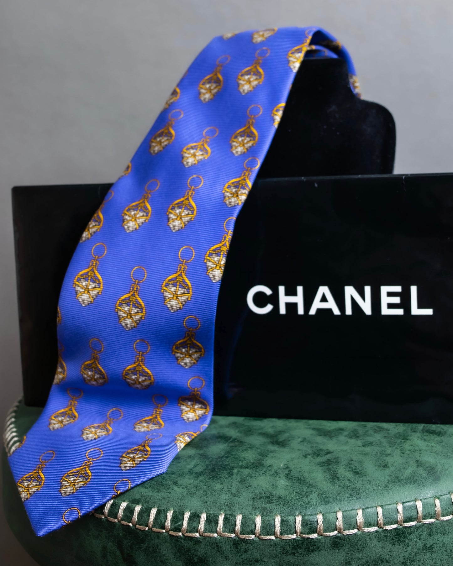 "CHANEL" Heart shaped gold parts pattern chain design neck tie