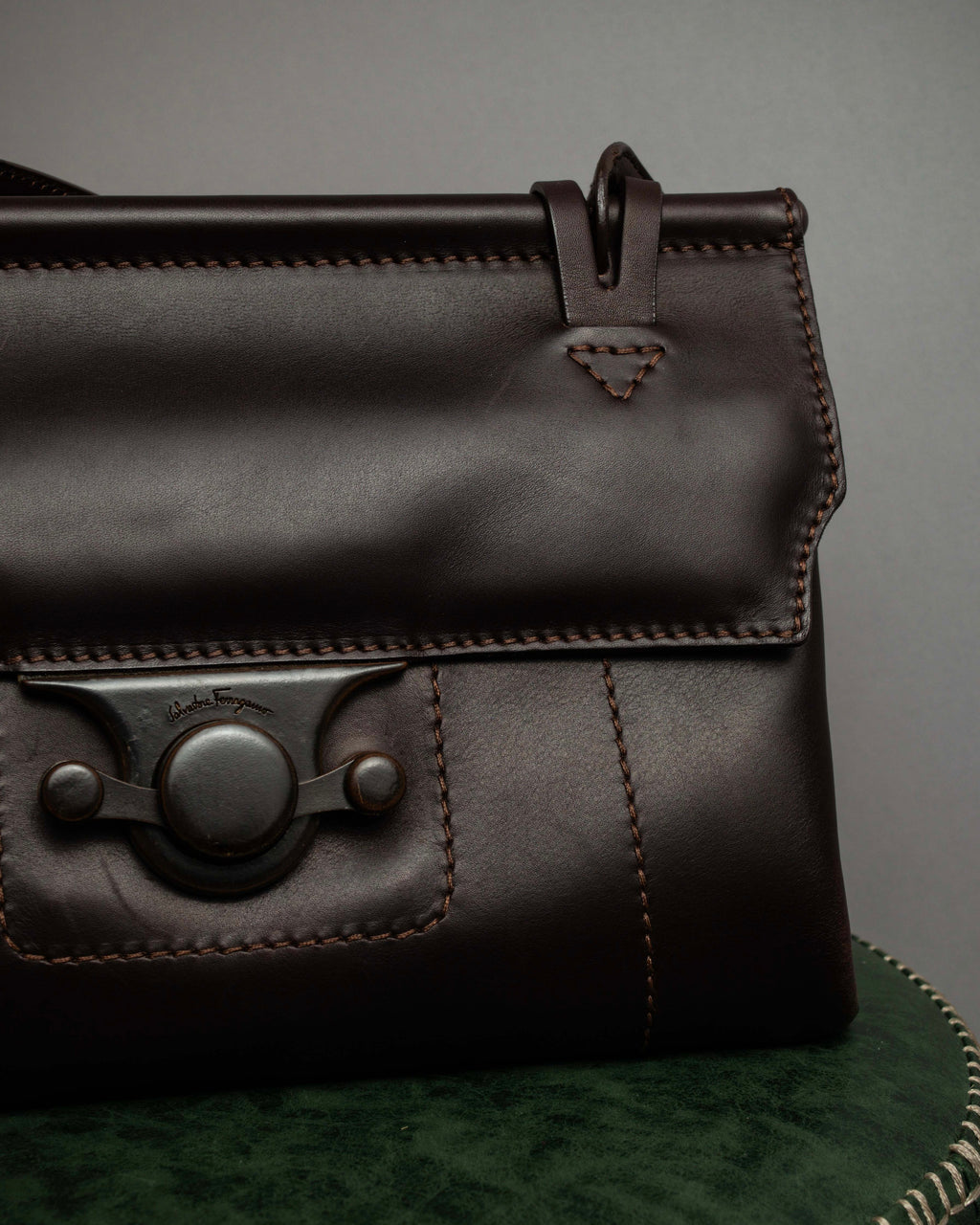 "Salvatore Ferragamo" Swivel crisp closure design leather one-handle bag