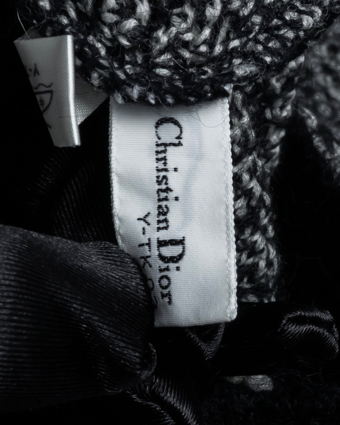 "Christian Dior PRETA PORTER"
Ribbon design mixed yarn knit pullover