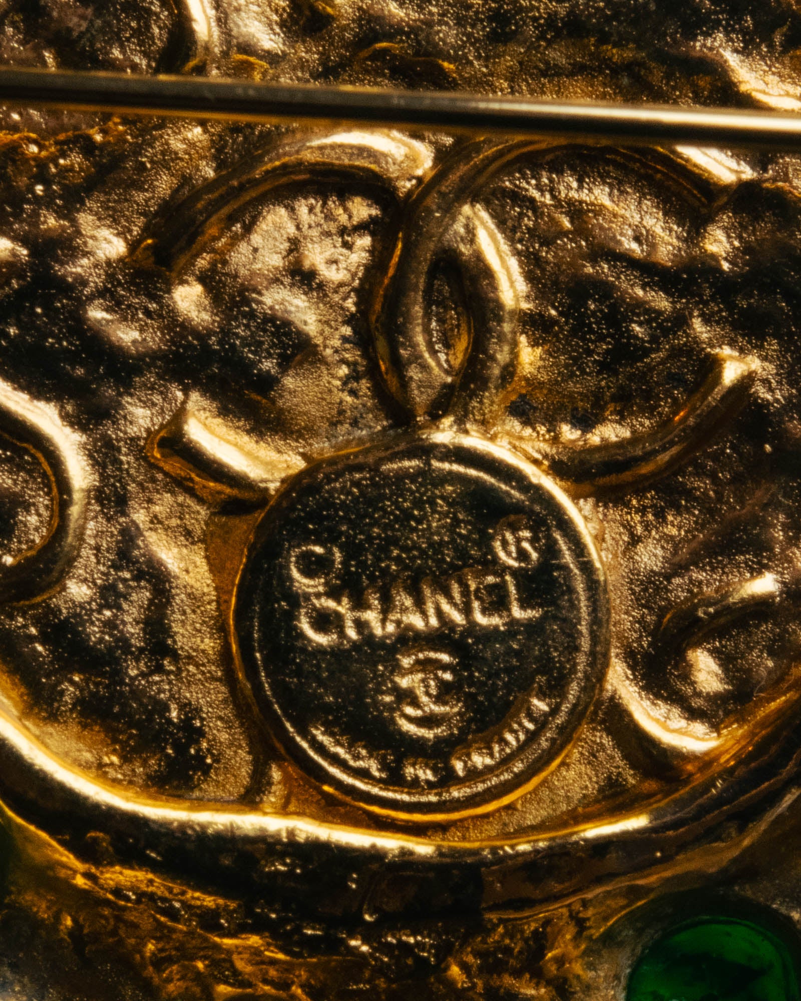 -SPECIAL- “CHANEL” 80’s-90’s Gripoix style cabochon logo brooch