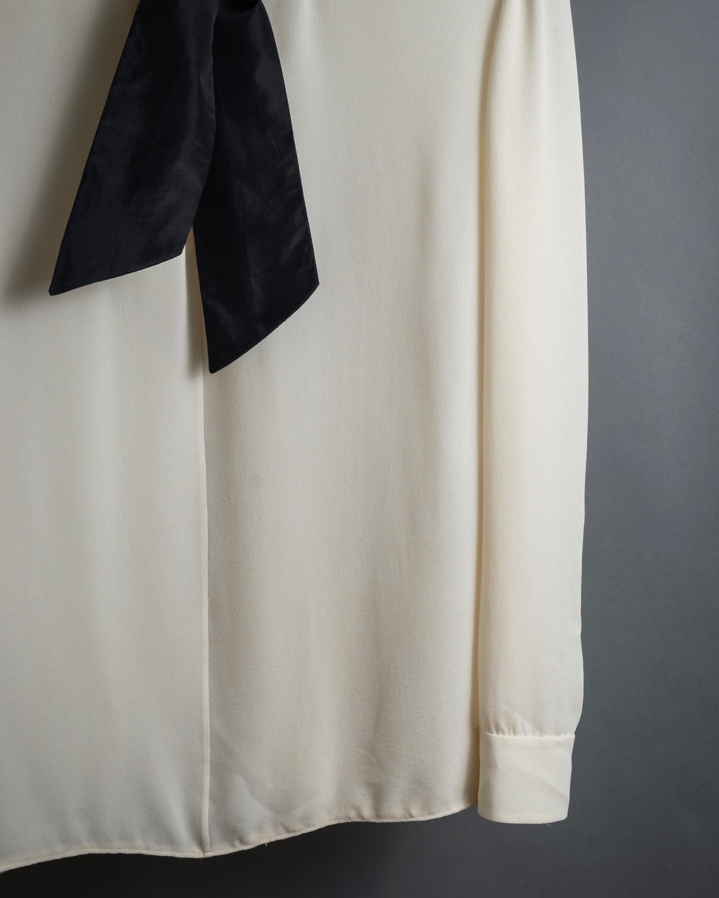 "VALENTINO" Gathered detail ribbon bow tie pullover