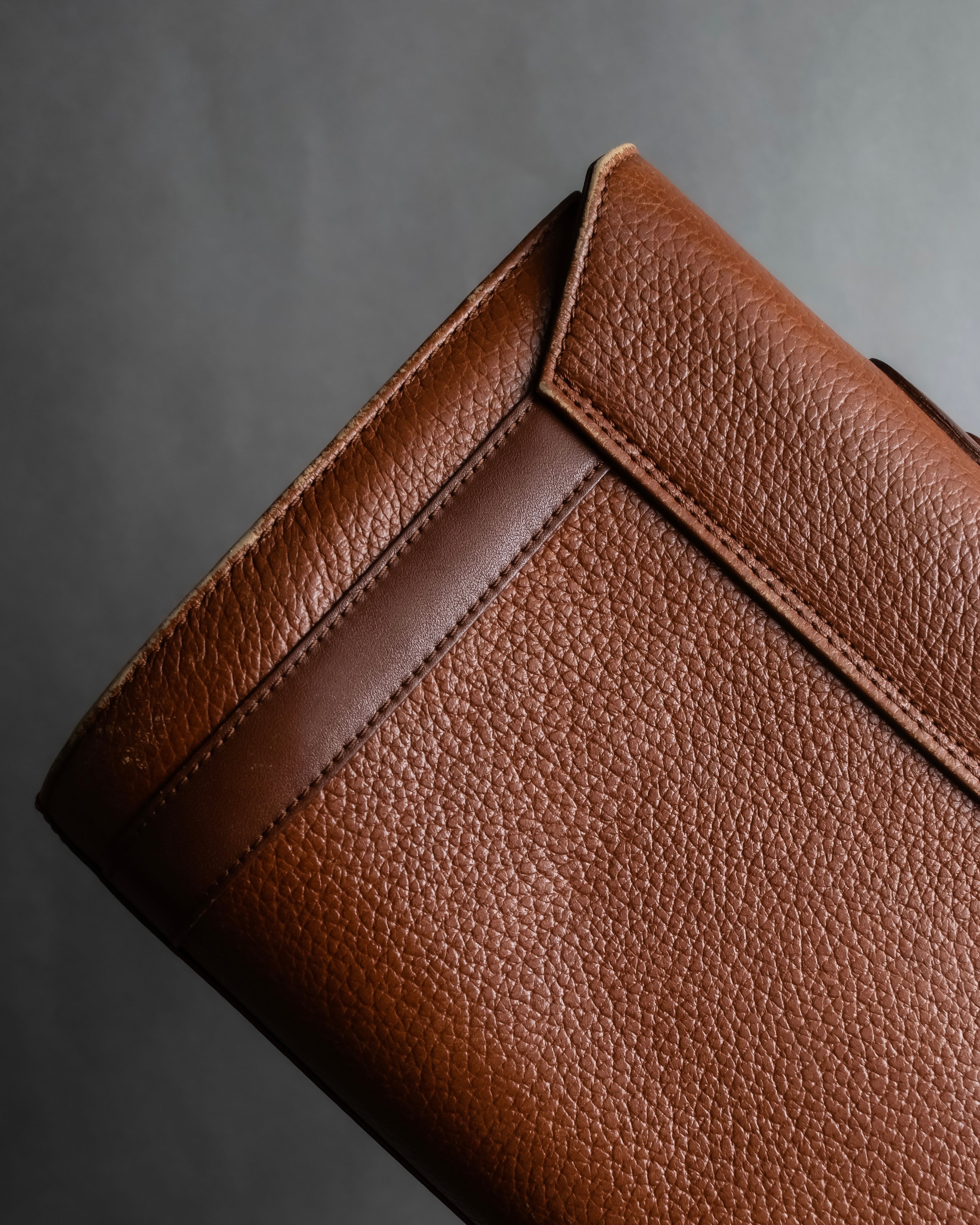 "BURBERRYS" Horizontal design camel grained leather bag