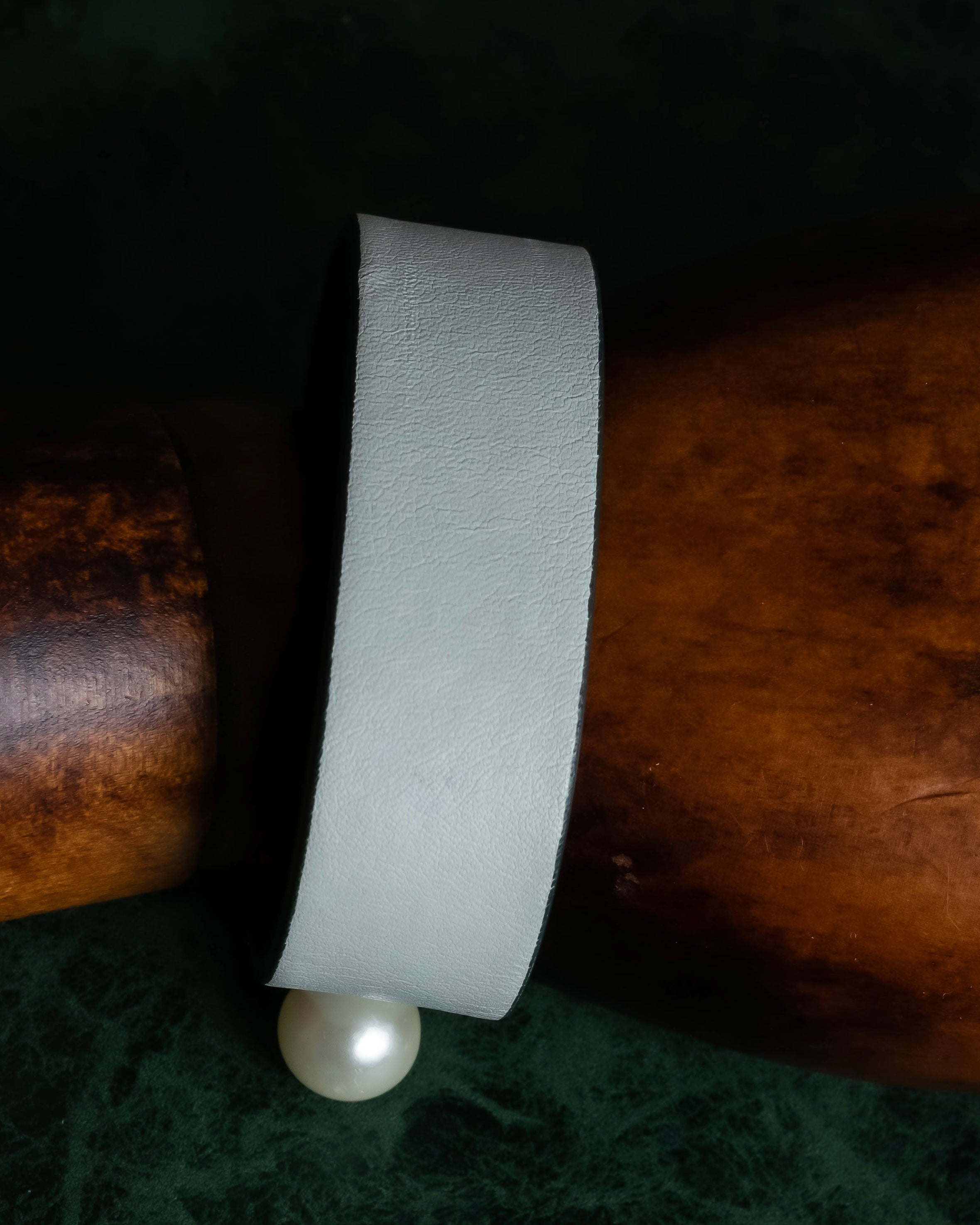 "Christian Dior" Pearl iconic design leather bracelet