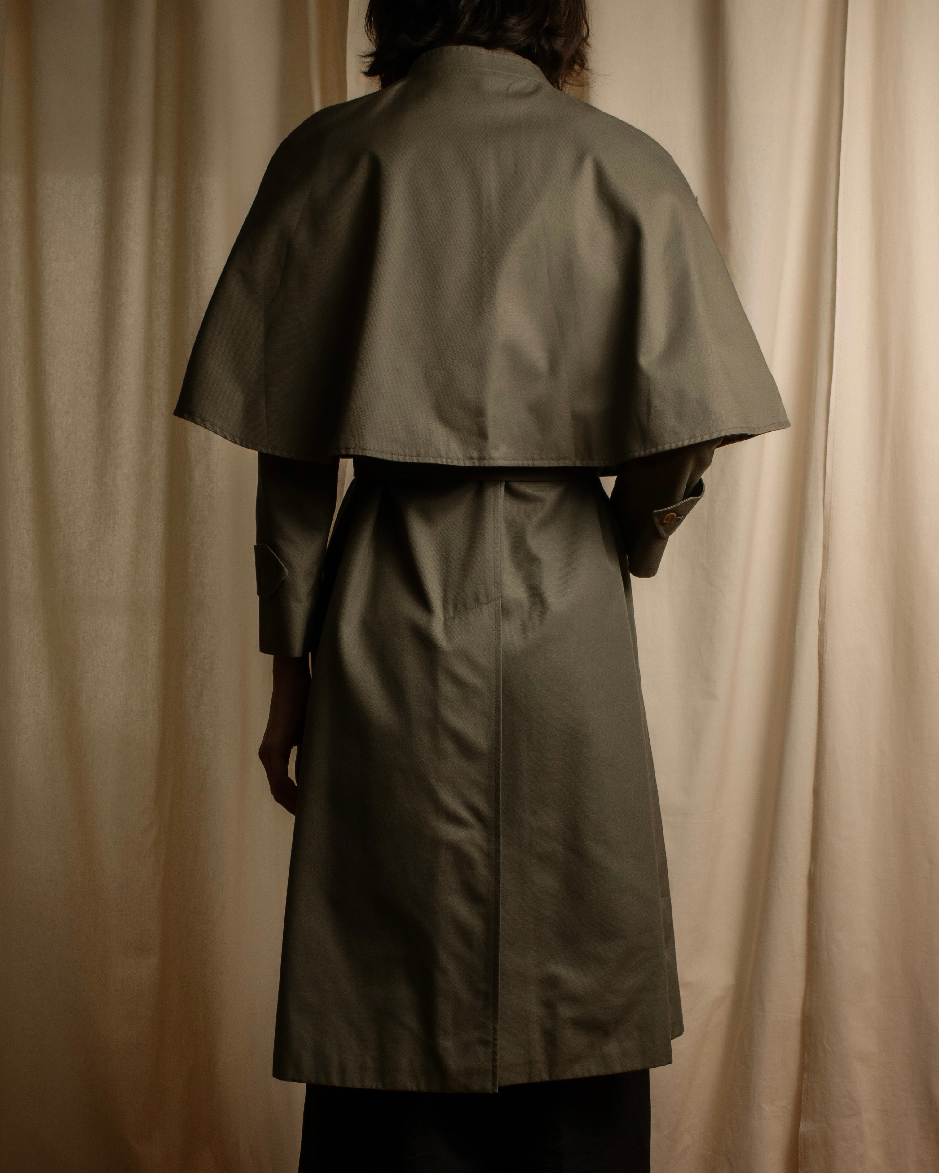 "BURBERRYS" Cape-attached design stand collar coat