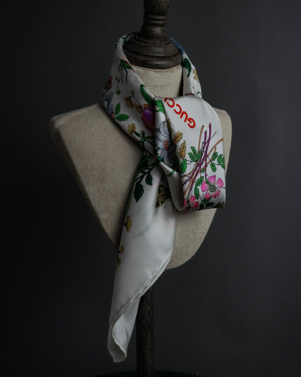 "GUCCI" 80's Flora motif vintage silk scarf