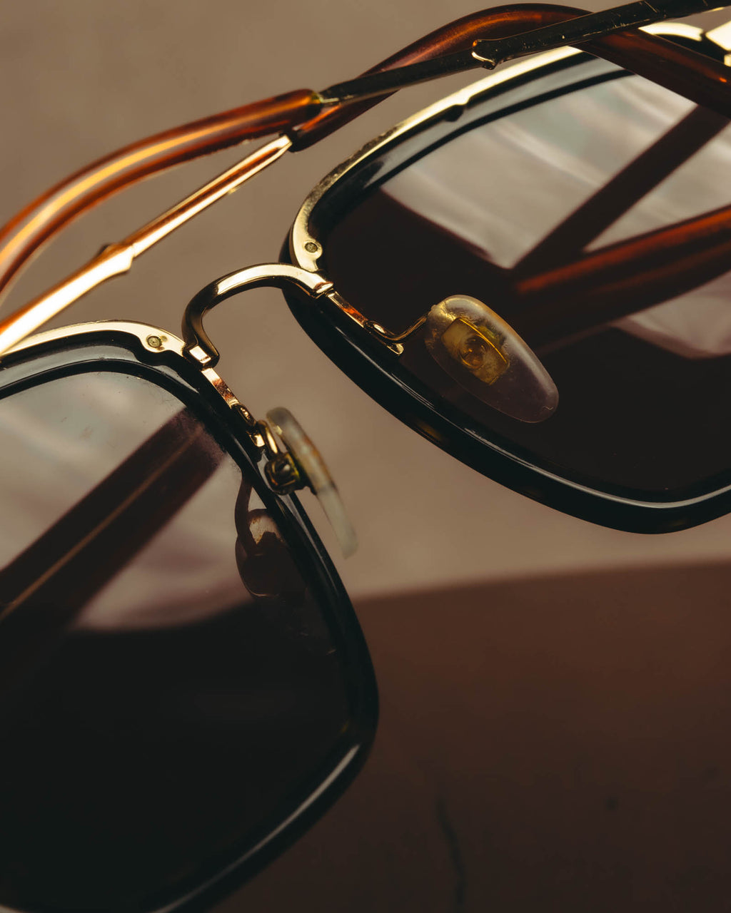 -SPECIAL- “GUCCI” 2010’s Oversized titanium and acetate sunglasses