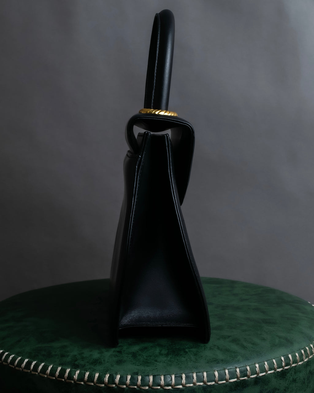 "BALENCIAGA" Logo engraved one handle leather bag