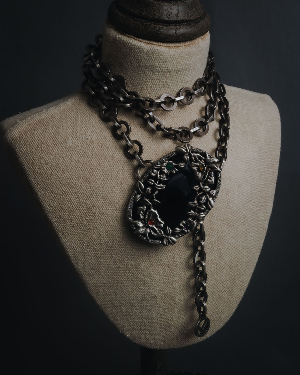 "VALENTINO GARAVANI" 2010’s dark romantic statement necklace＆belt