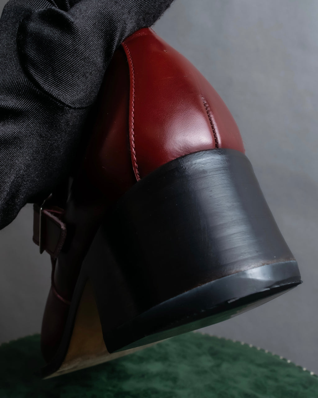 "tricot COMME des GARCONS"
 Belted heel leather pumps