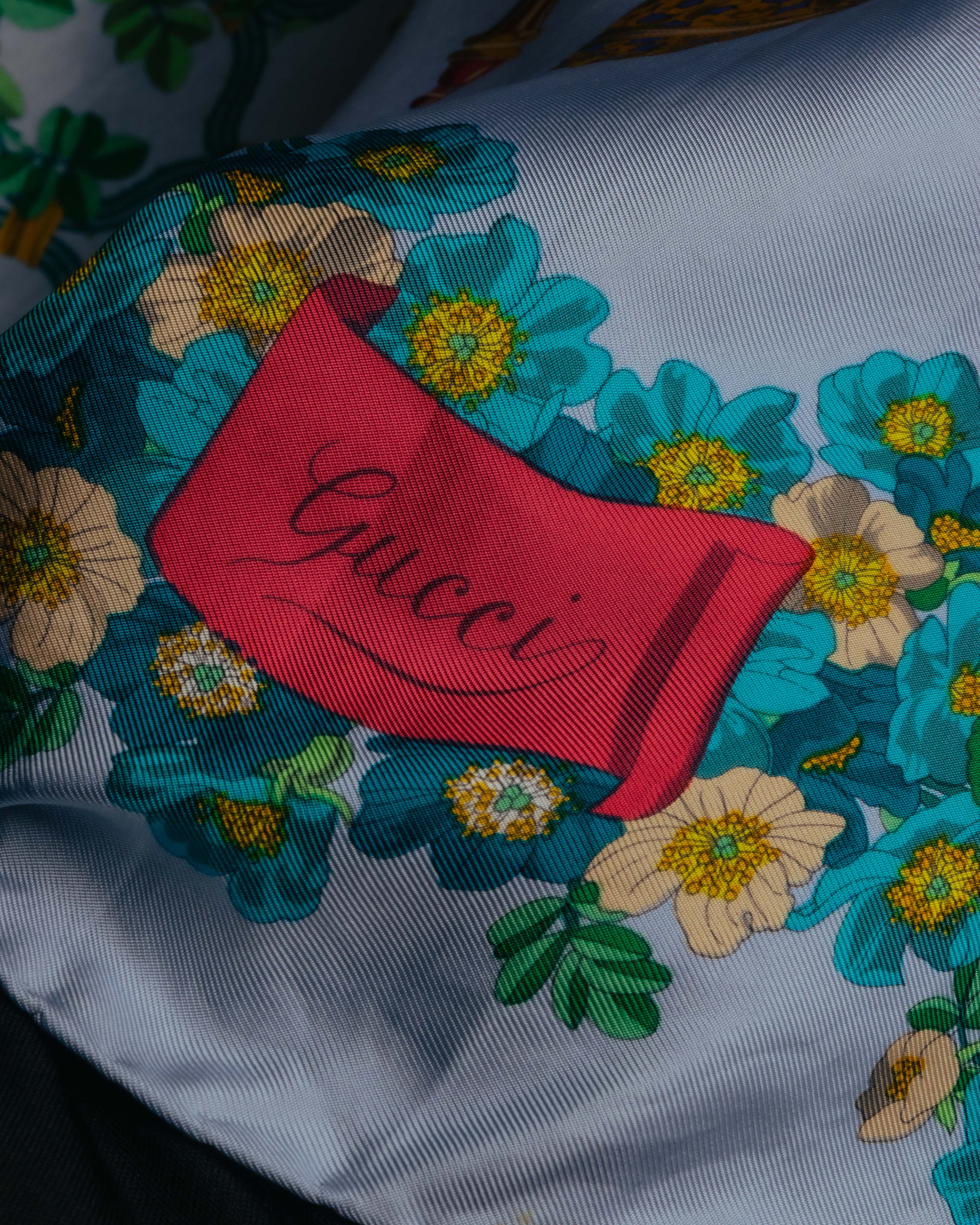 "GUCCI" 90's-00's Vintage botanical and perfume bottle silk scarf