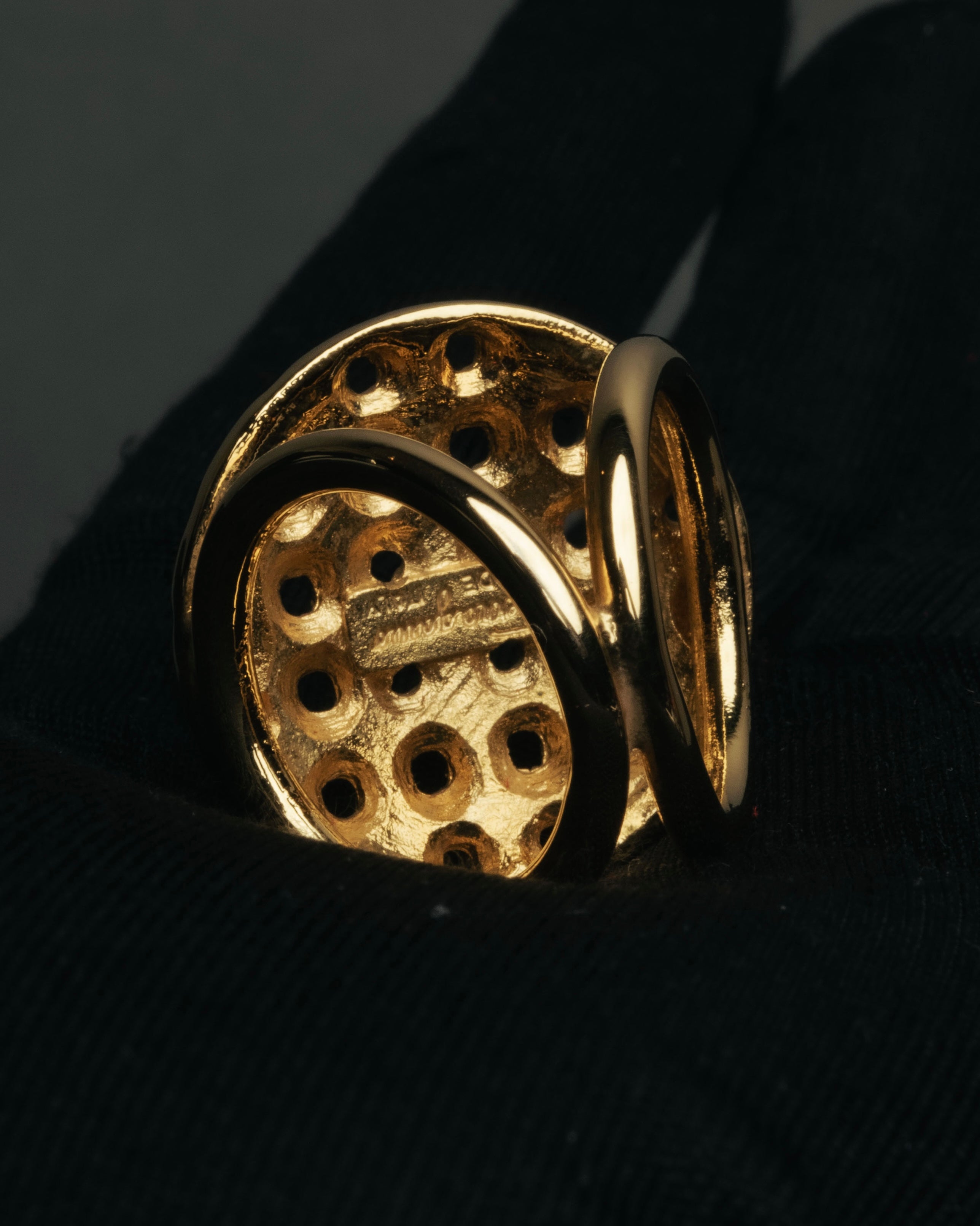 “Salvatore Ferragamo” 90’s-00’s Intrecciato motif scarf ring