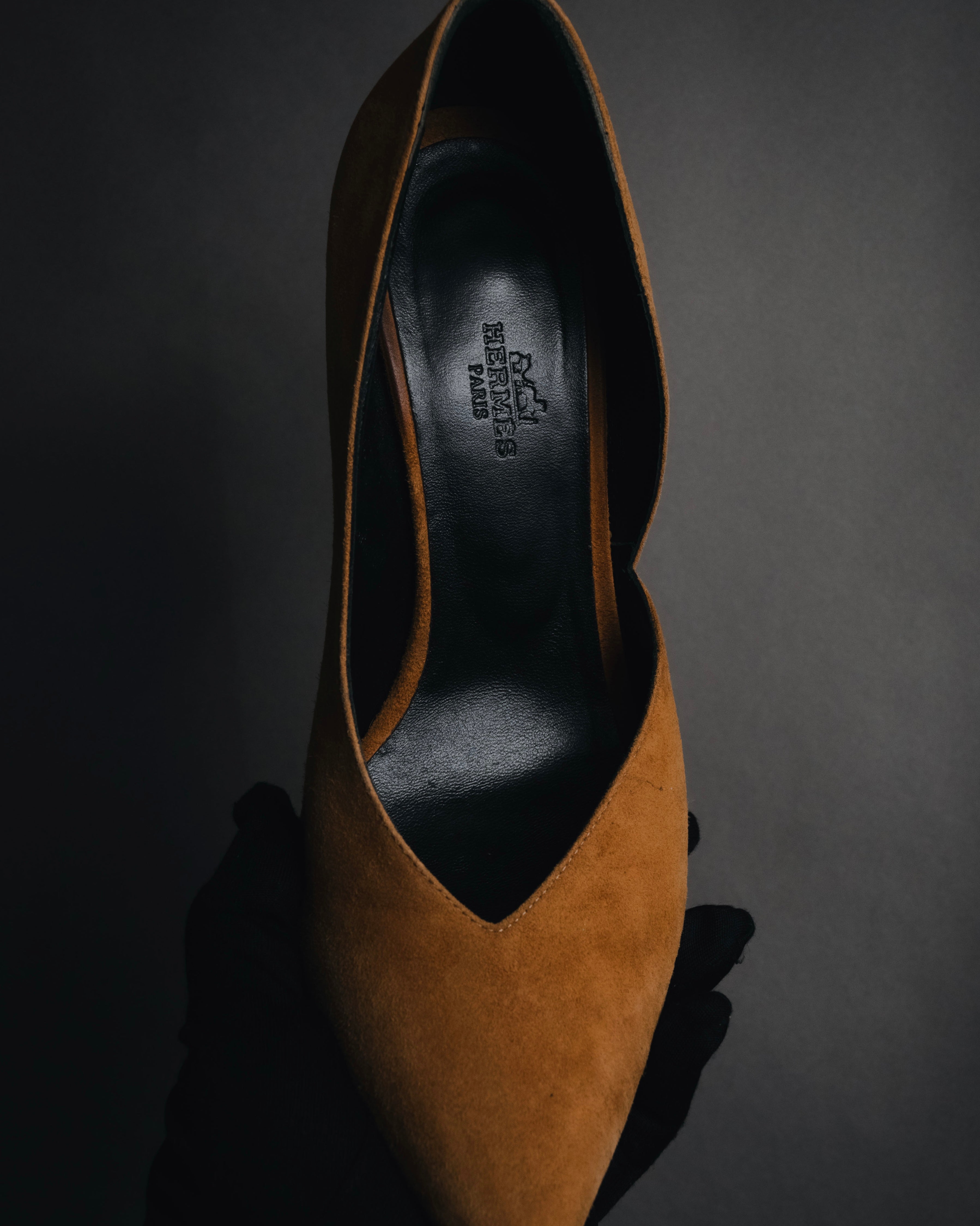 "HERMES" 00’s-10’s Suede V-cut  sculptural wood heel pumps