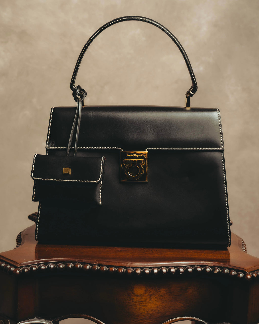 -SPECIAL- "Salvatore Ferragamo" 90's-00's Gancini contrast stitch leather handbag