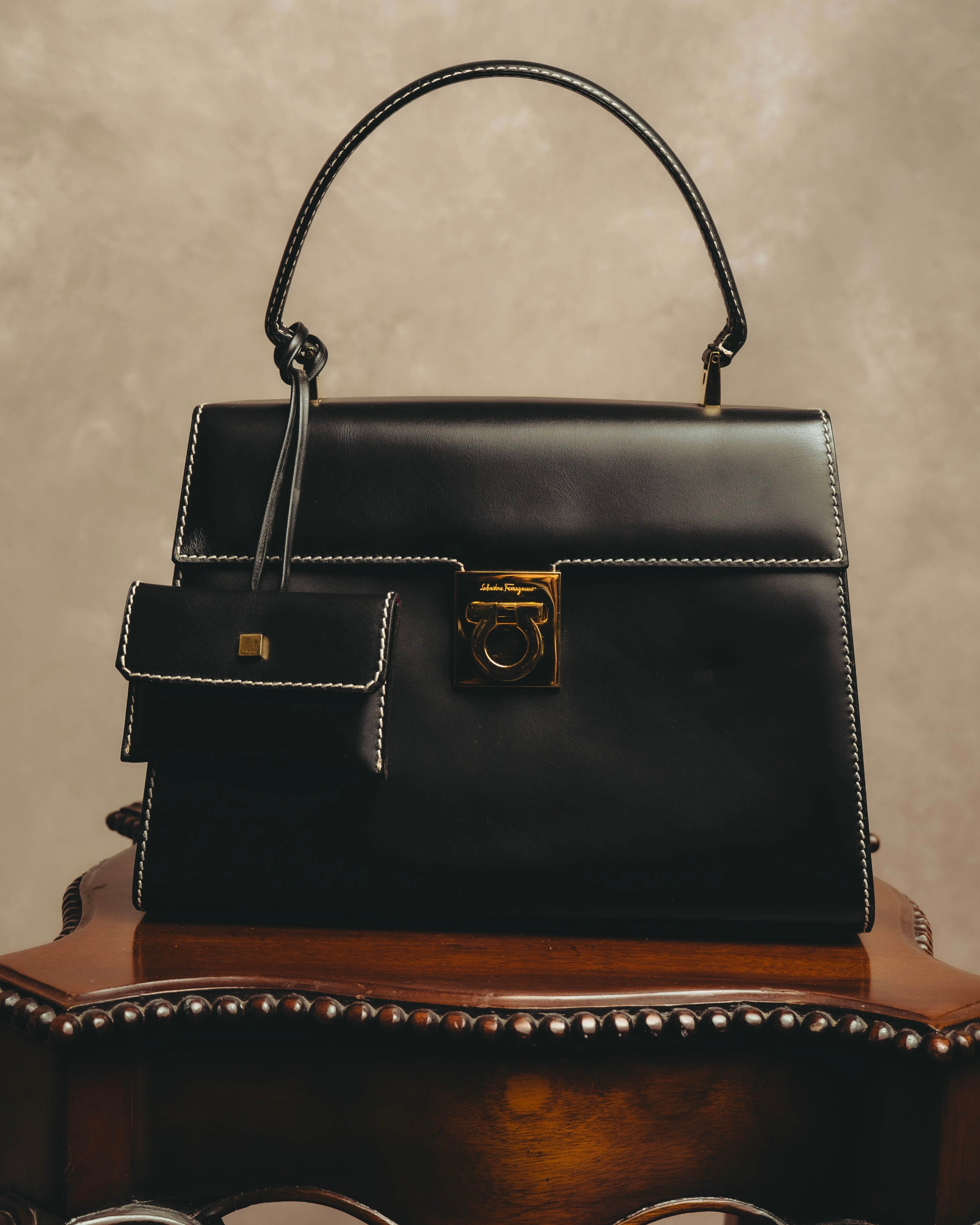 -SPECIAL- "Salvatore Ferragamo" 90's-00's Gancini contrast stitch leather handbag