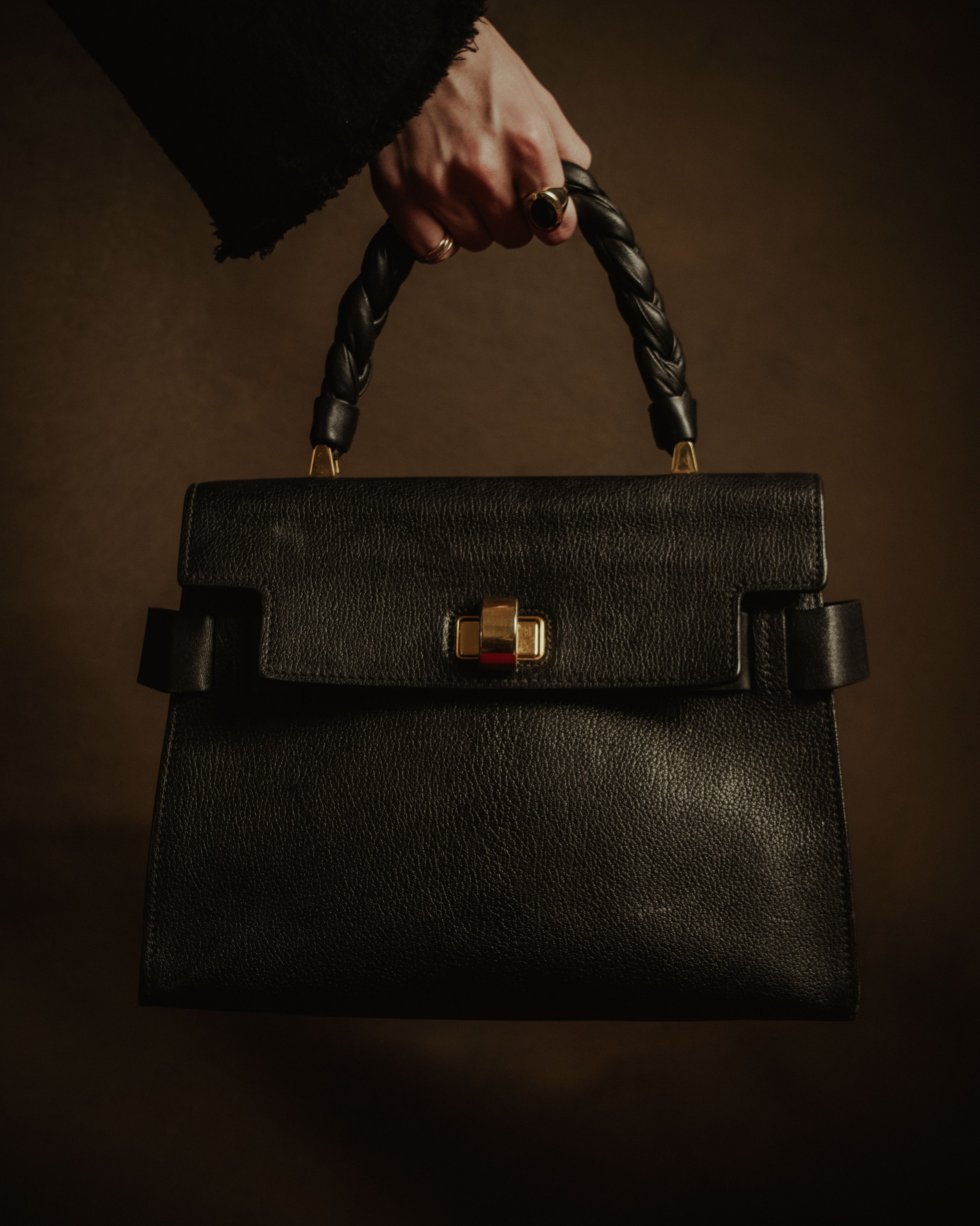 –SPECIAL– "MIU MIU"
00’s Braided-handle grained leather handbag